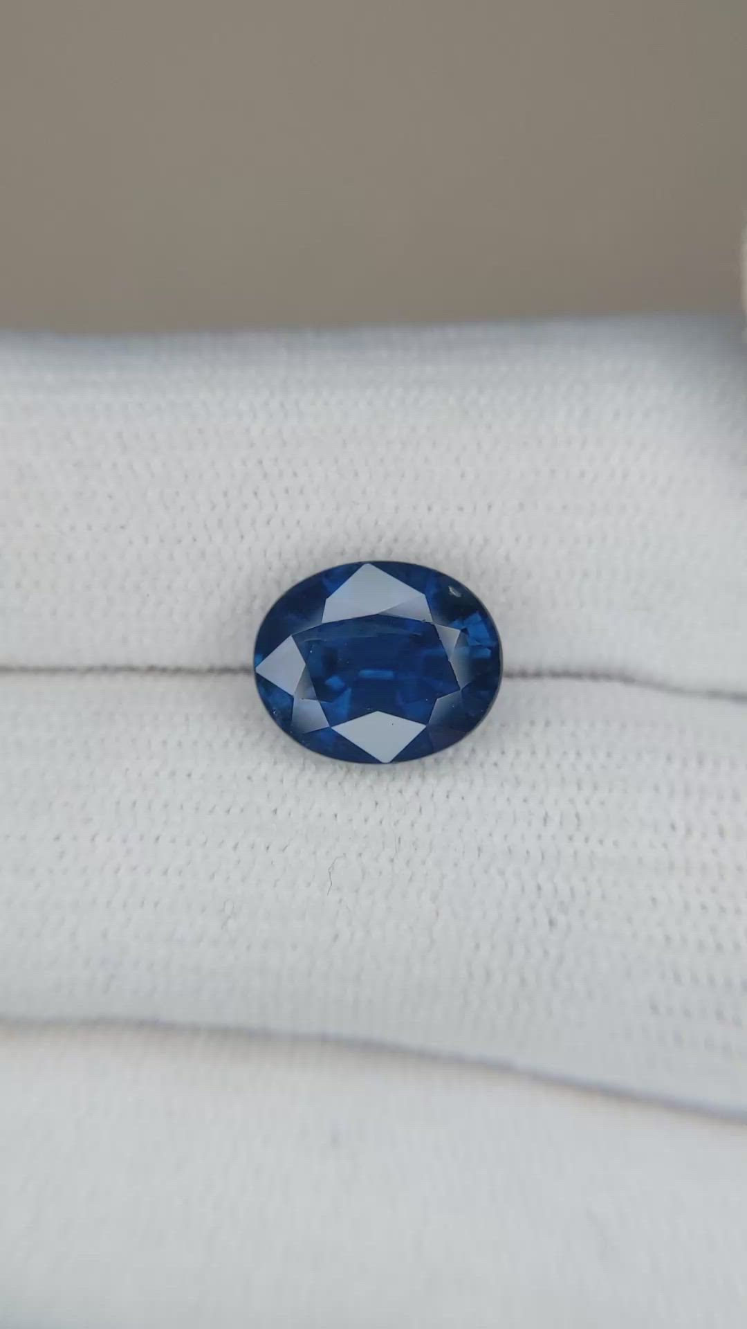 3.81 Ct. Blue Sapphire from Ceylon (Sri Lanka) Size Video