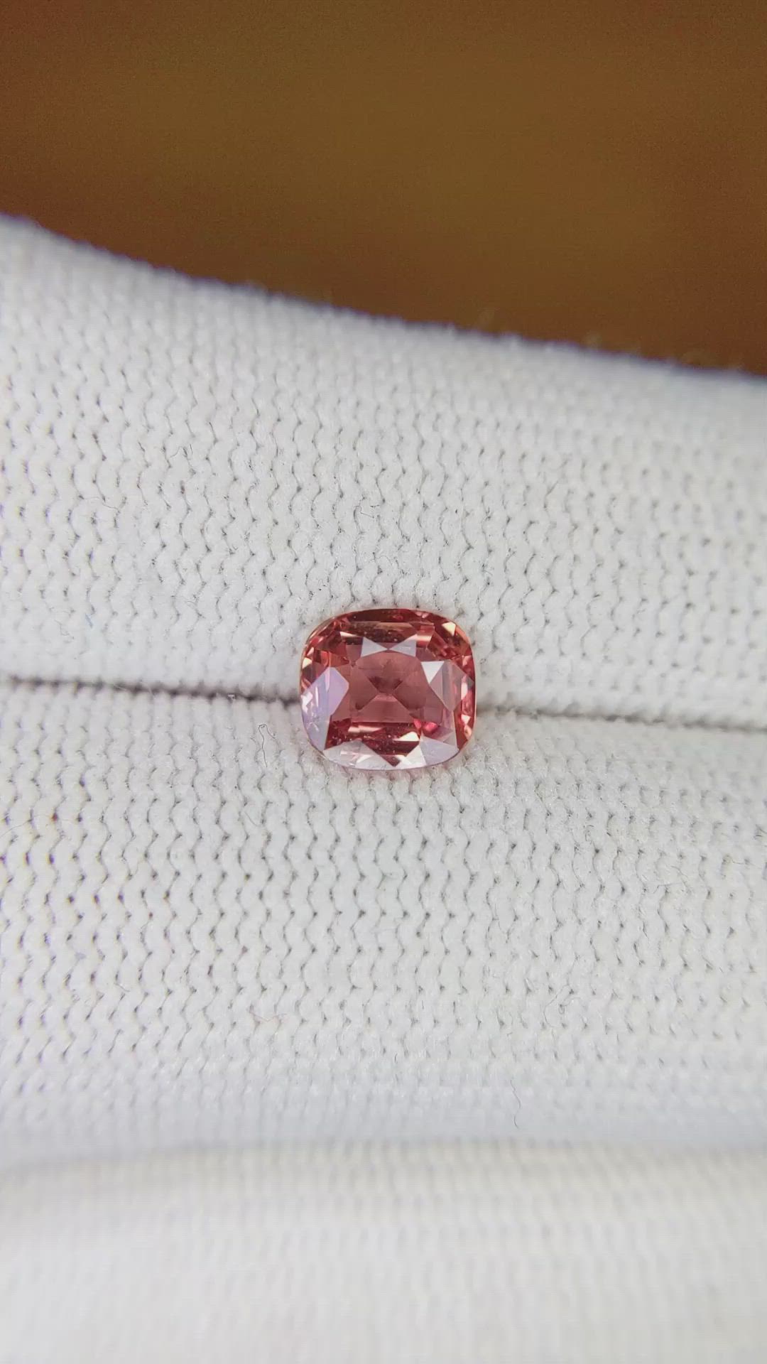 1.07 Ct. Padparadscha Sapphire from Ceylon (Sri Lanka) Size Video