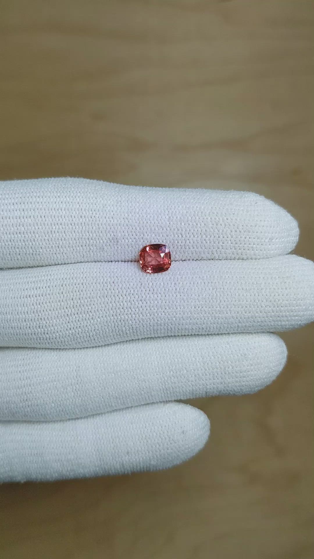 1.07 Ct. Padparadscha Sapphire from Ceylon (Sri Lanka) Size Video