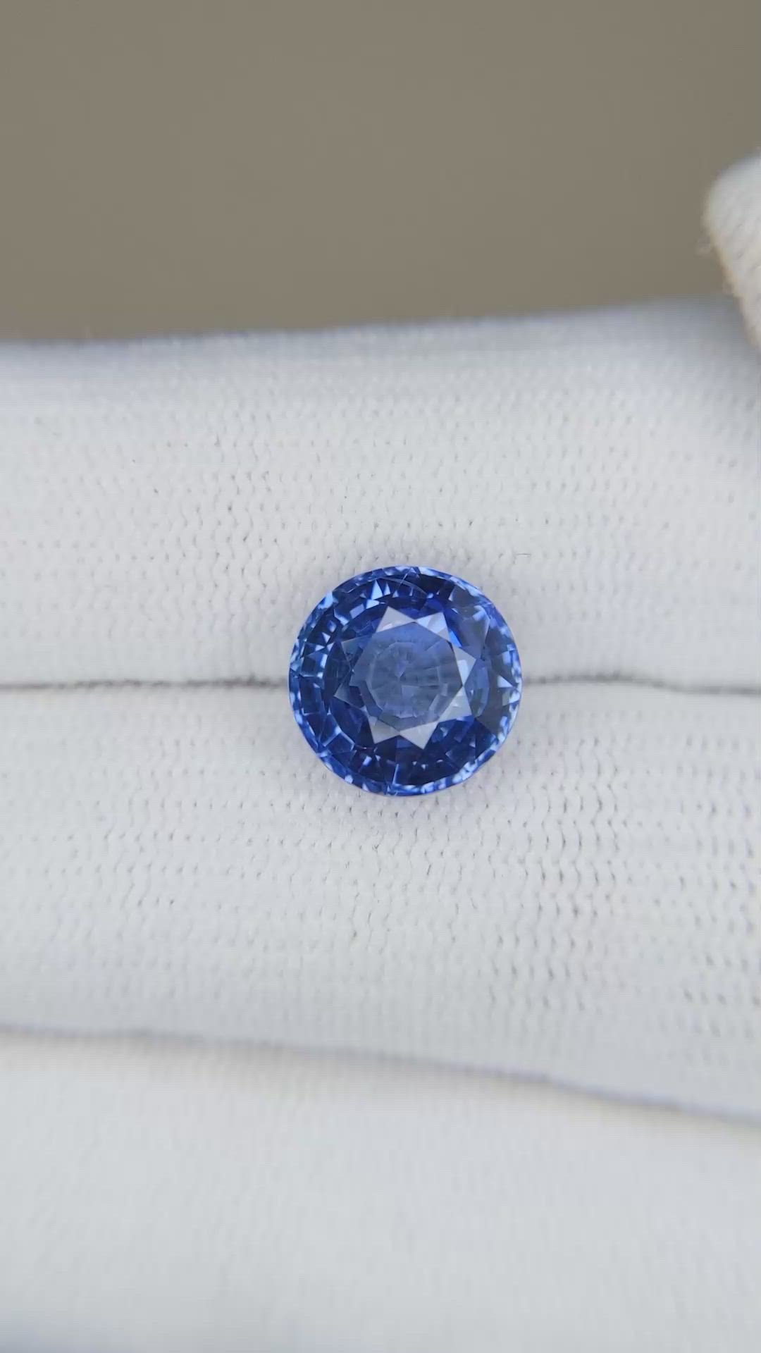 3.95 Ct. Blue Sapphire from Ceylon (Sri Lanka) Size Video