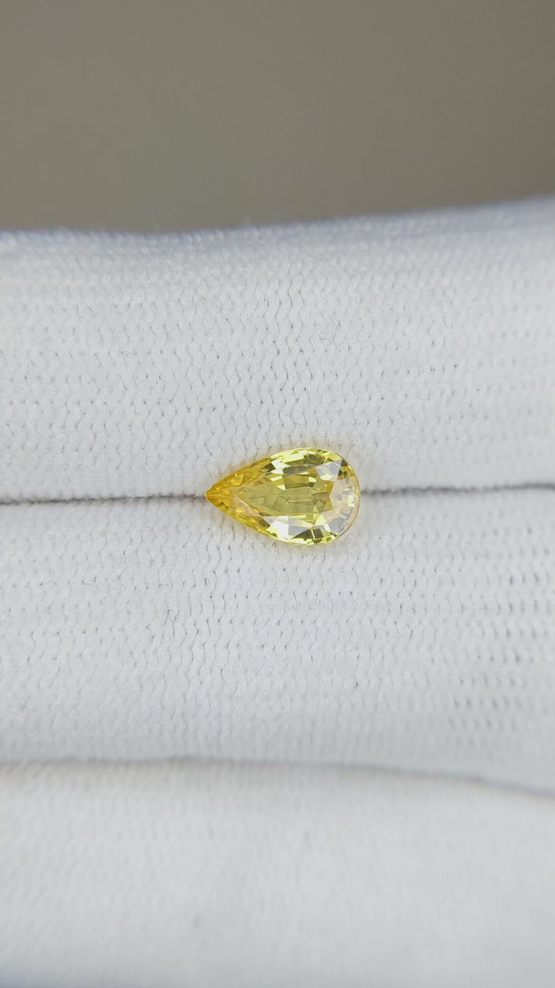 1.07 Ct. Yellow Sapphire from Ceylon (Sri Lanka) Size Video