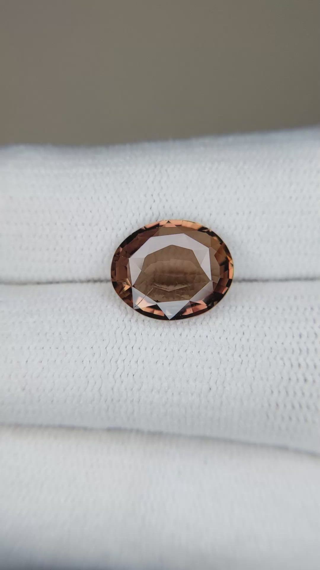 3.77 Ct. Pinkish Brown Sapphire from Ceylon (Sri Lanka) Size Video