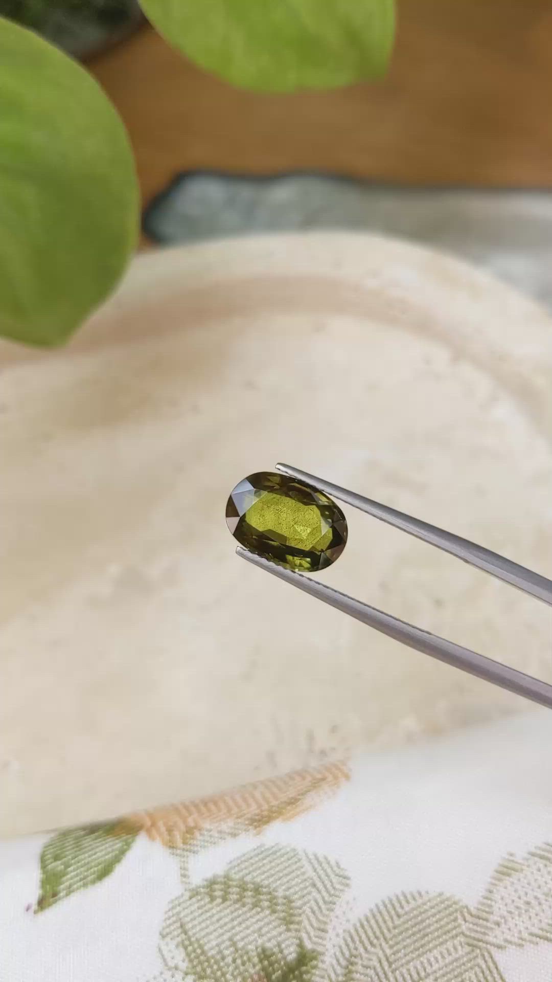 4.98 Ct. Yellowish Green Sapphire from Ceylon (Sri Lanka) Size Video
