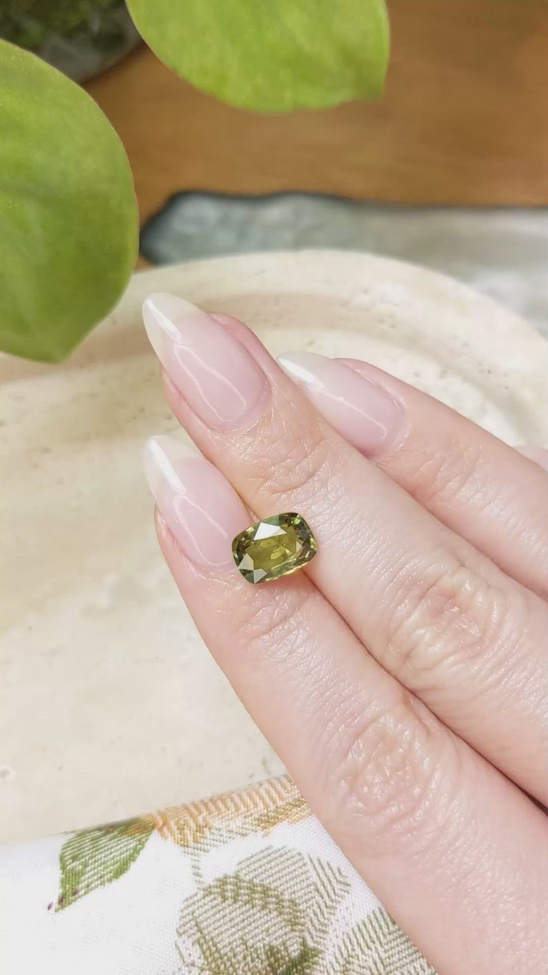 3.06 Ct. Greenish Yellow Sapphire from Ceylon (Sri Lanka) Size Video