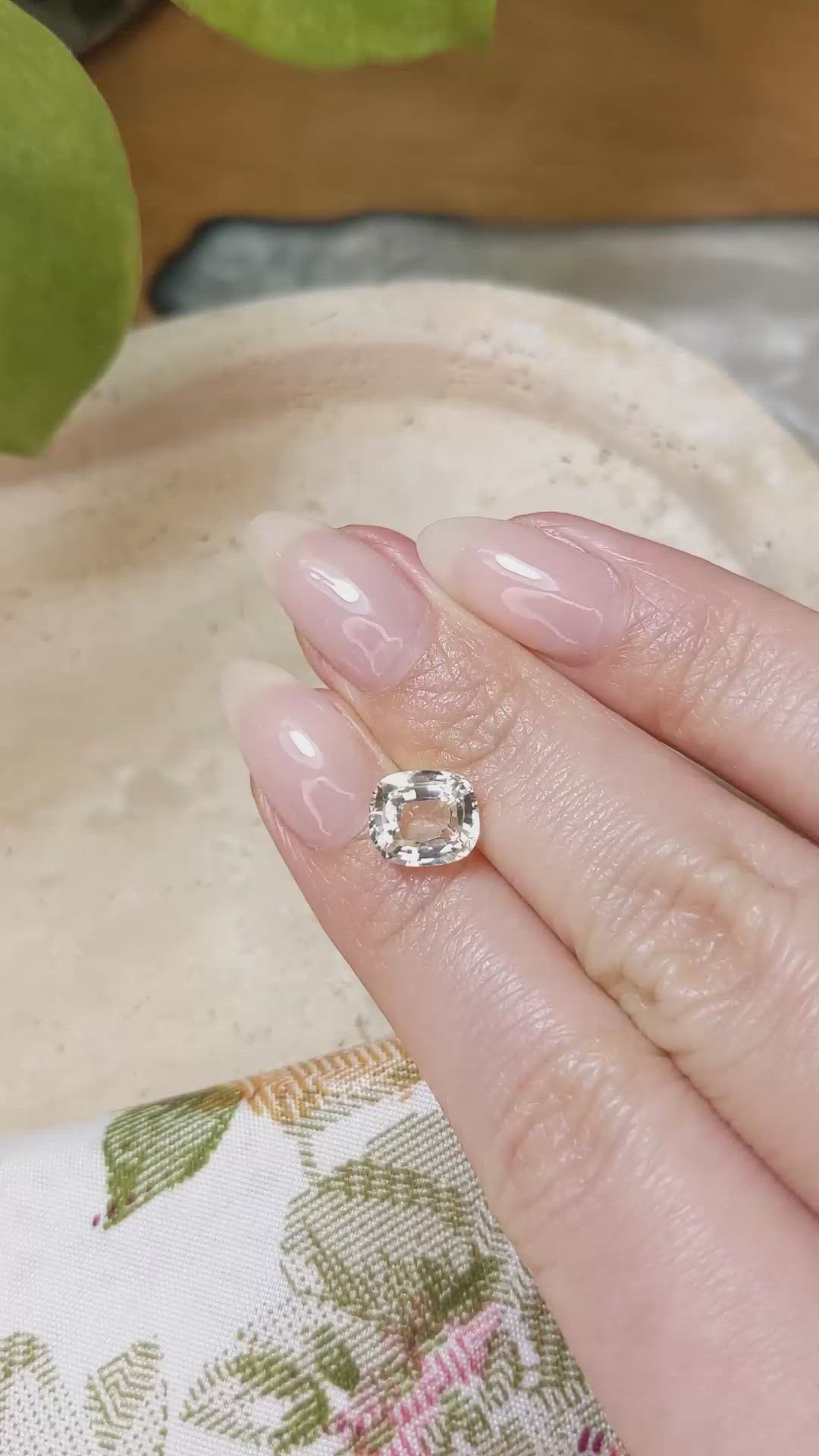 2.61 Ct. Yellow Sapphire from Ceylon (Sri Lanka) Size Video