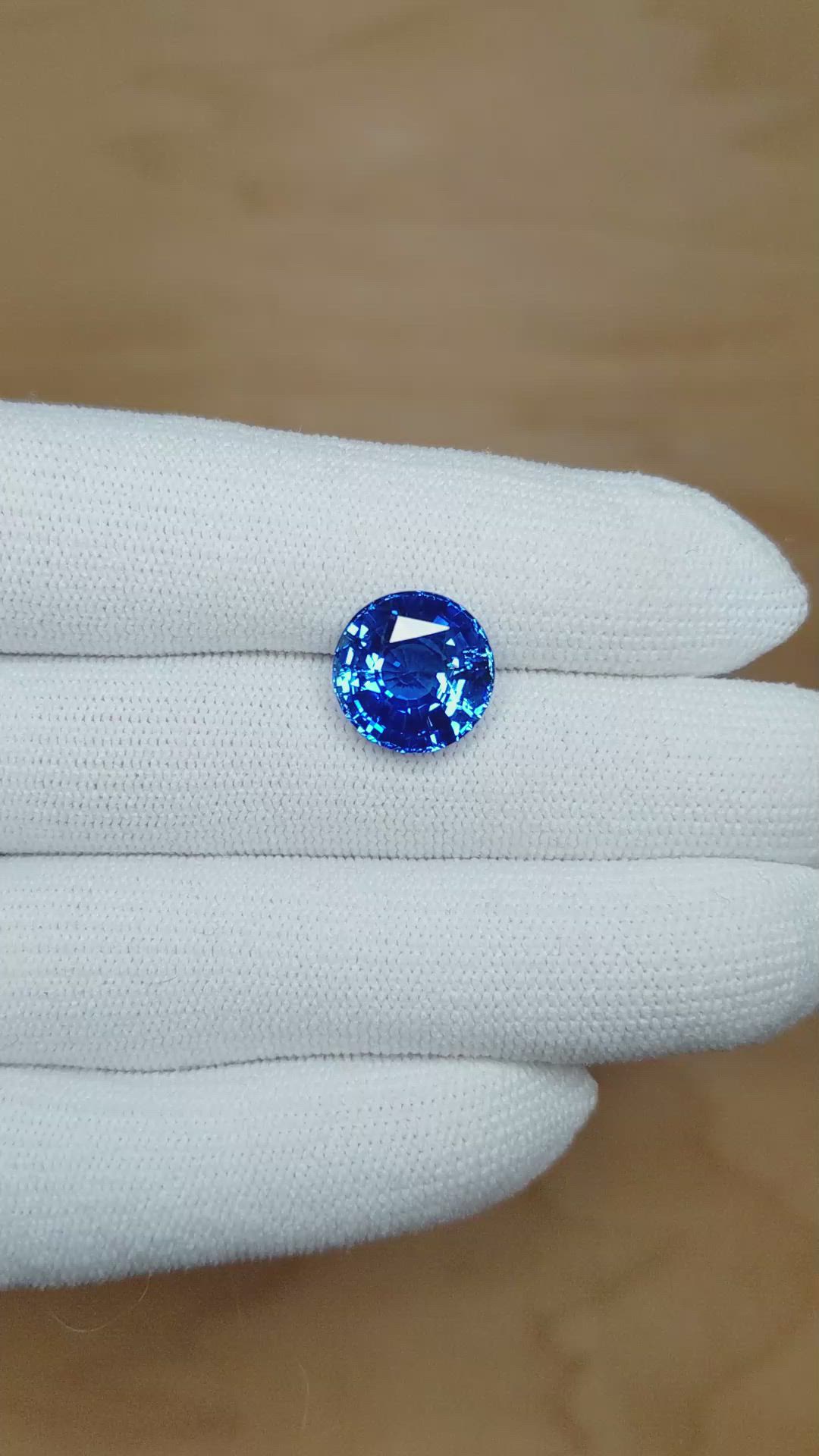 7.58 Ct. Blue Sapphire from Ceylon (Sri Lanka) Size Video
