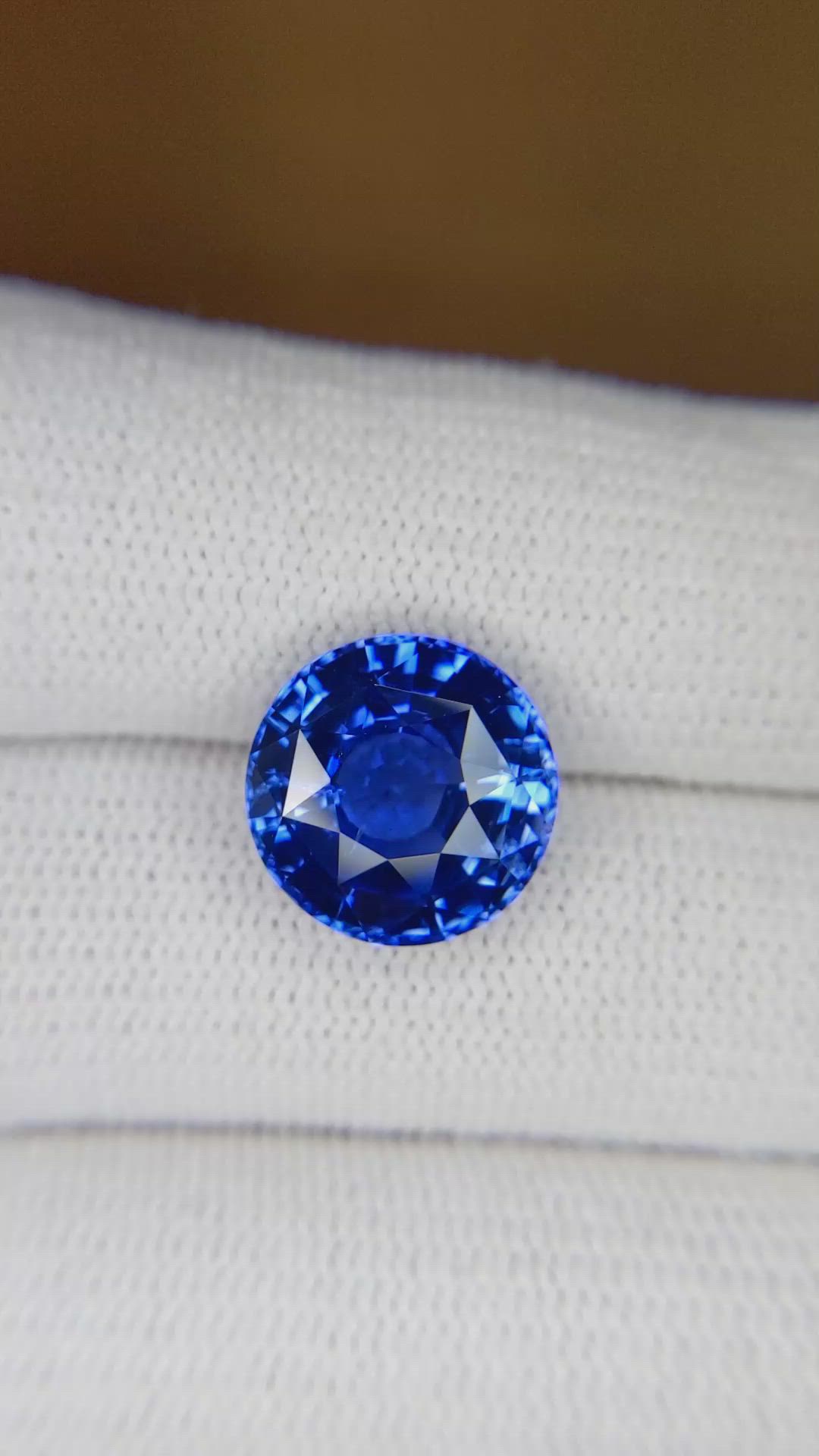 7.58 Ct. Blue Sapphire from Ceylon (Sri Lanka) Size Video