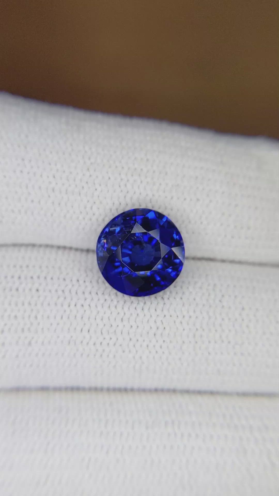 5.07 Ct. Blue Sapphire from Ceylon (Sri Lanka) Size Video
