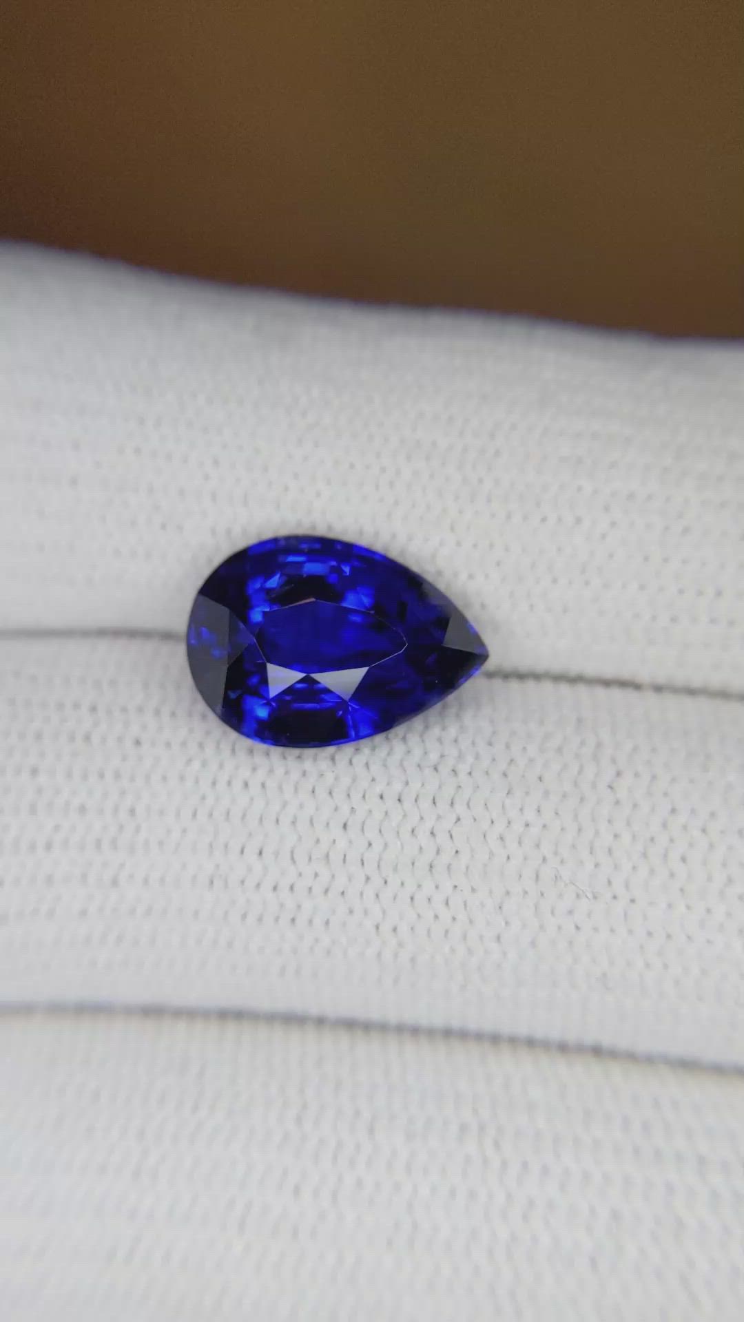 5.21 Ct. Blue Sapphire from Ceylon (Sri Lanka) Size Video