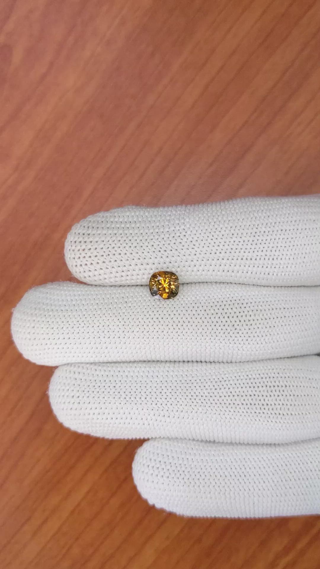 1.27 Ct. Bi Color Sapphire from Ceylon (Sri Lanka) Size Video