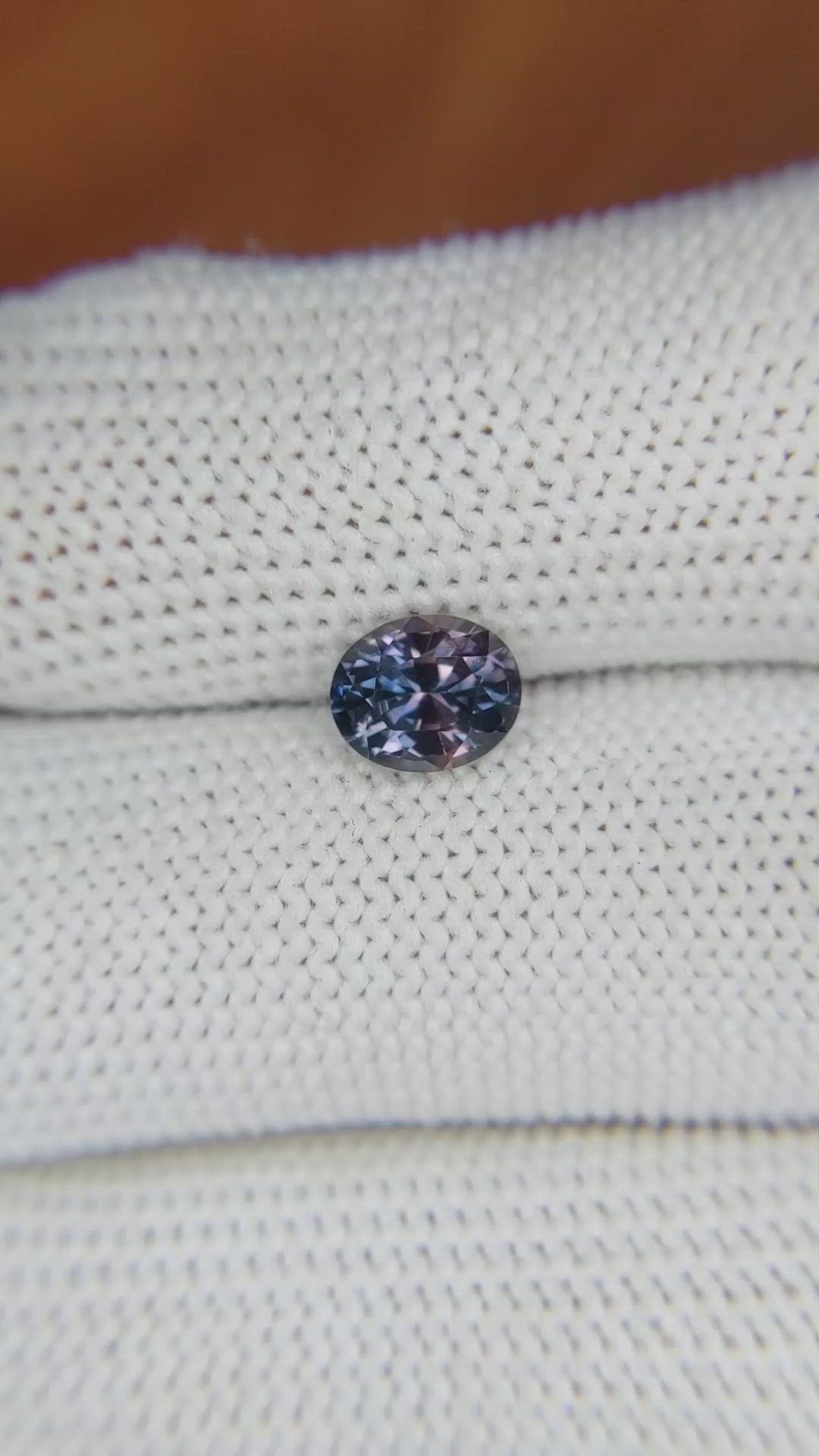 1.29 Ct. Bi Color Sapphire from Ceylon (Sri Lanka) Size Video