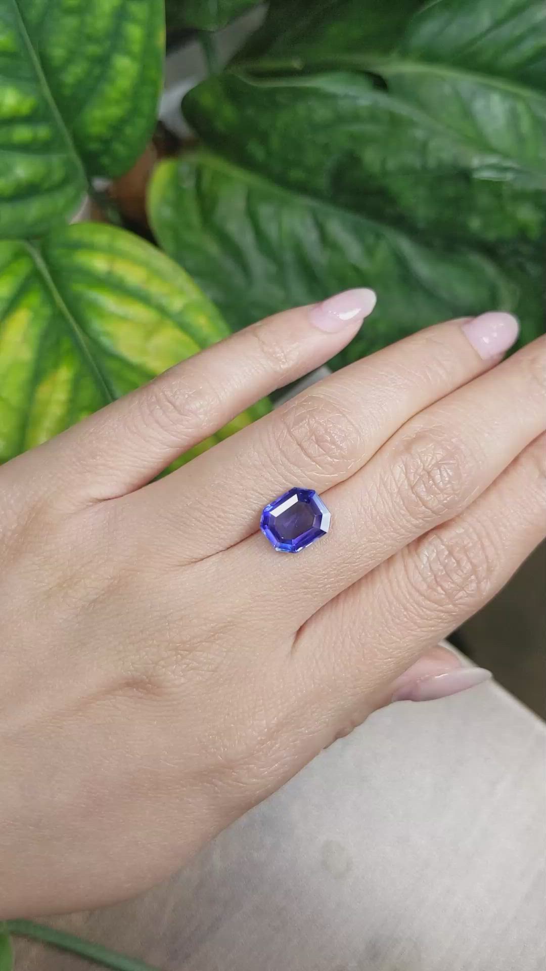 4.06 Ct. Blue Sapphire from Ceylon (Sri Lanka) Size Video