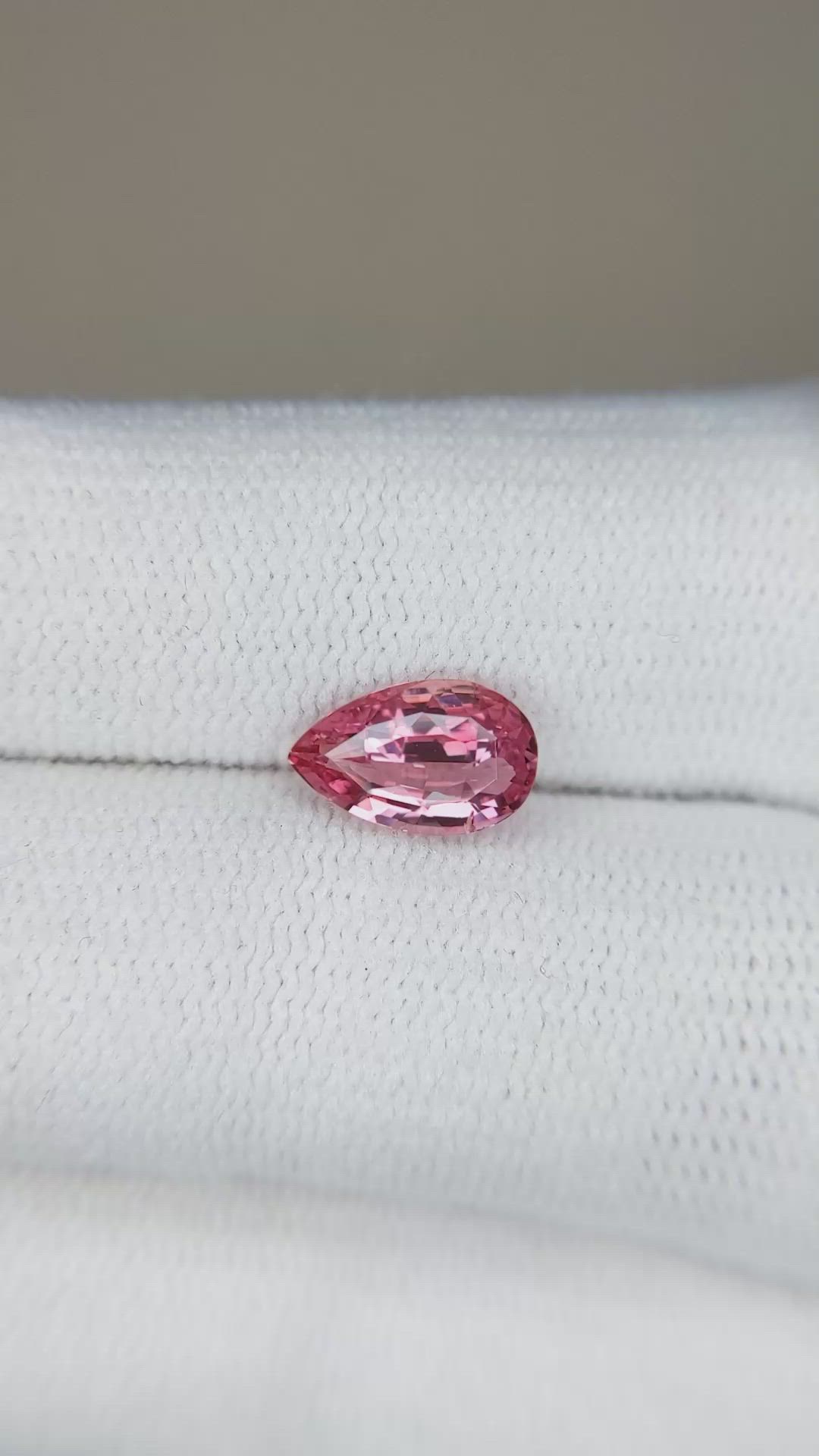 1.52 Ct. Padparadscha Sapphire from Ceylon (Sri Lanka) Size Video