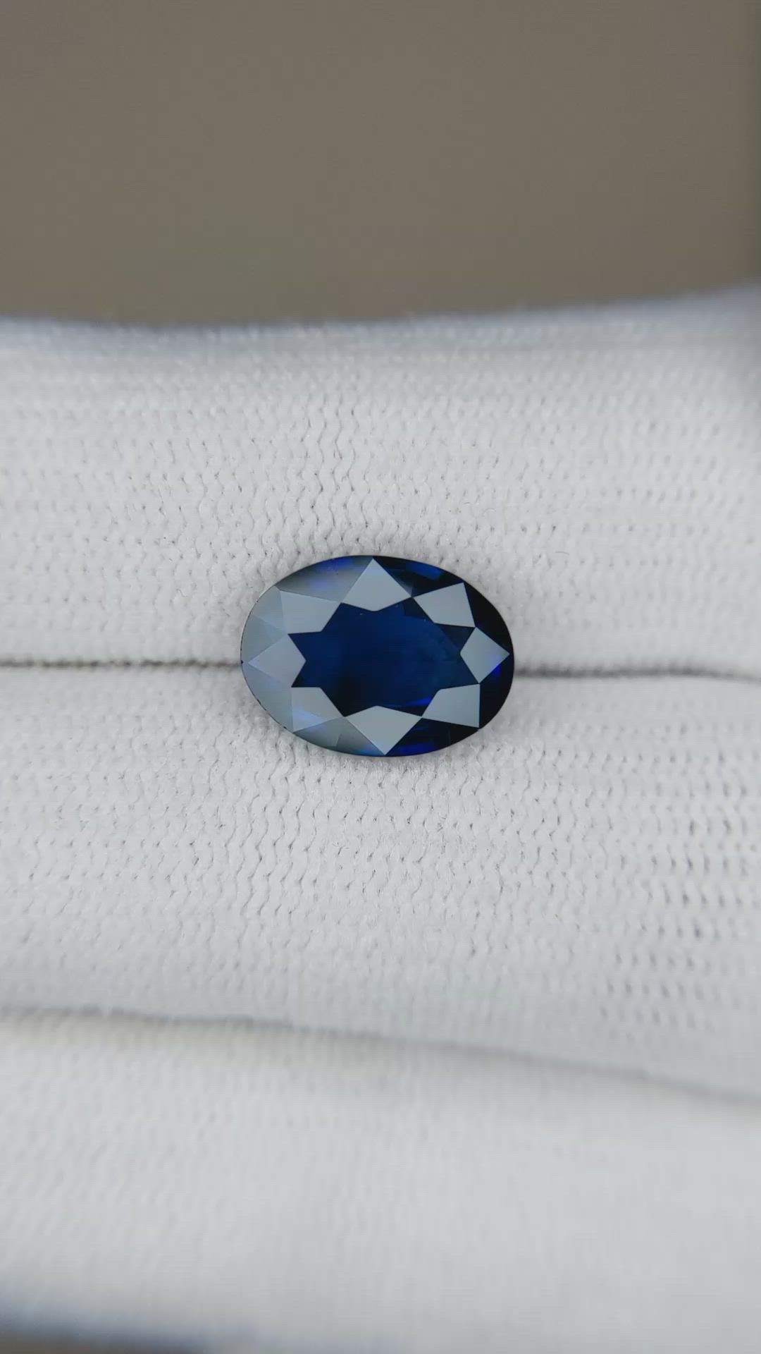 2.87 Ct. Blue Sapphire from Ceylon (Sri Lanka) Size Video