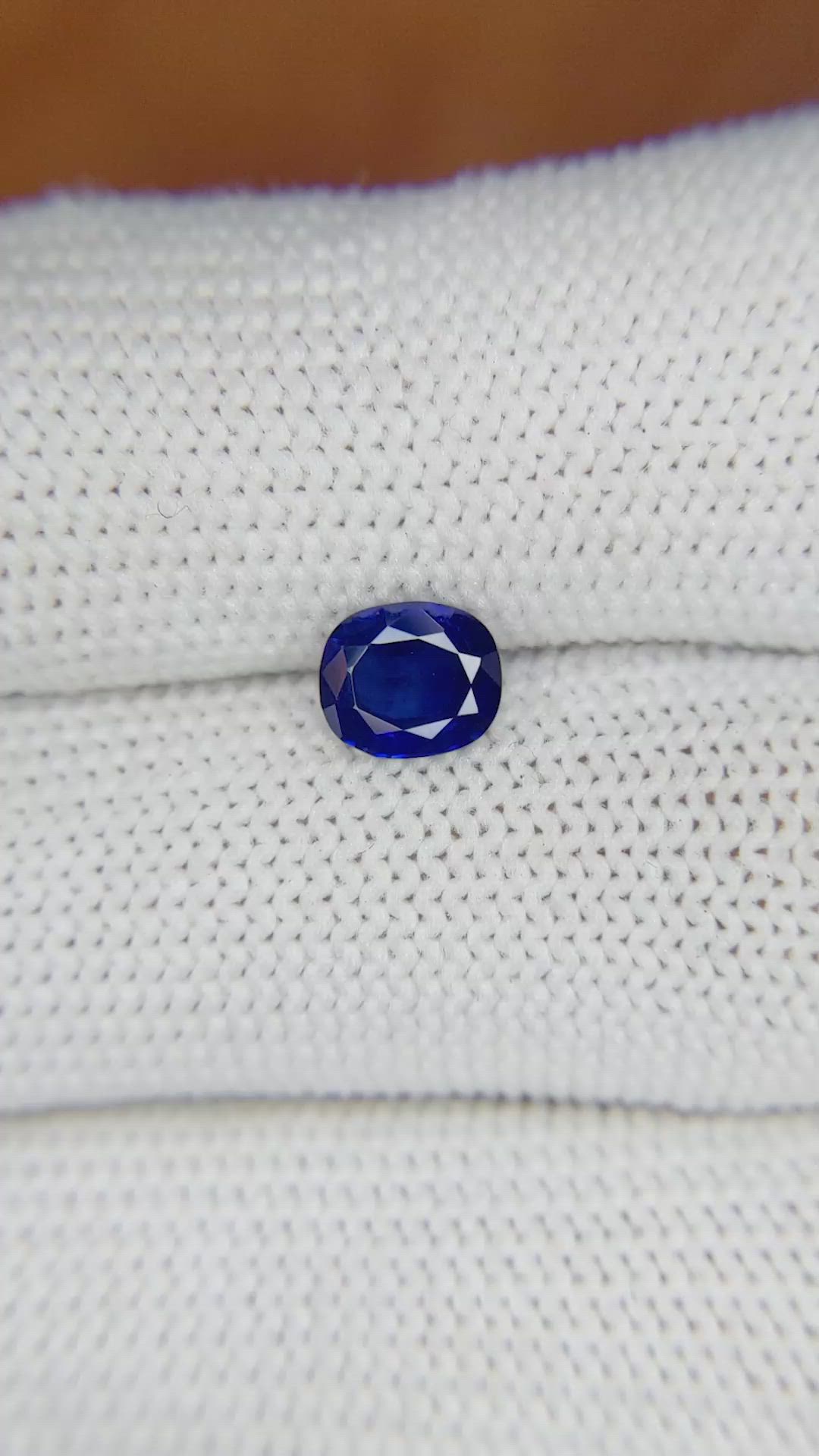 1.03 Ct. Blue Sapphire from Ceylon (Sri Lanka) Size Video