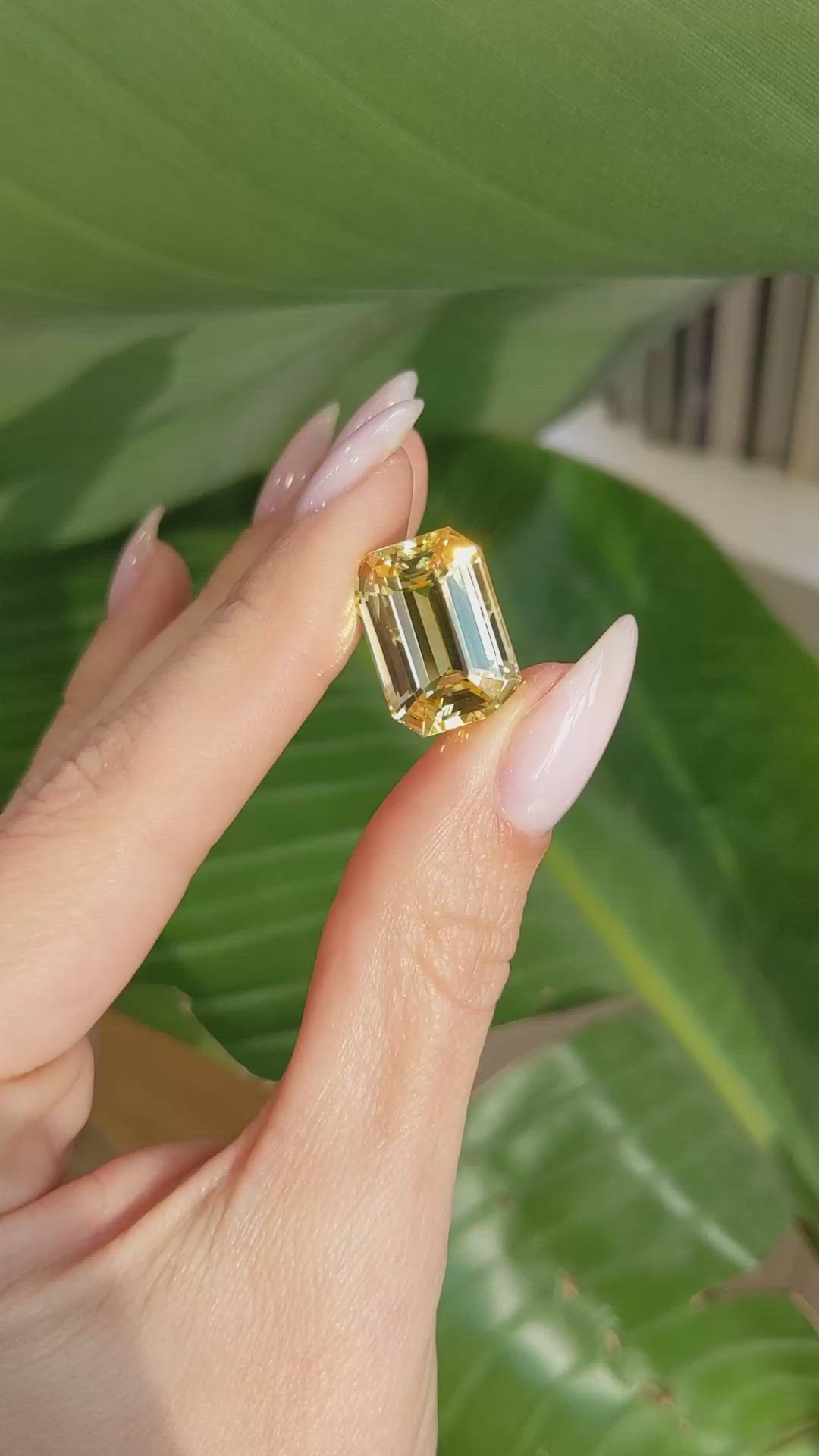 18.62 Ct. Yellow Sapphire from Ceylon (Sri Lanka) Size Video