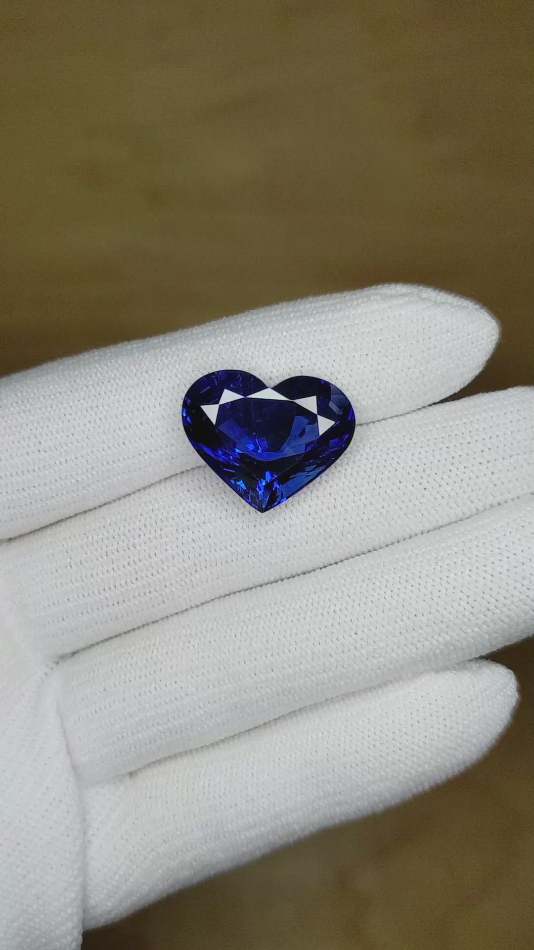 18.49 Ct. Blue Sapphire from Ceylon (Sri Lanka) Size Video