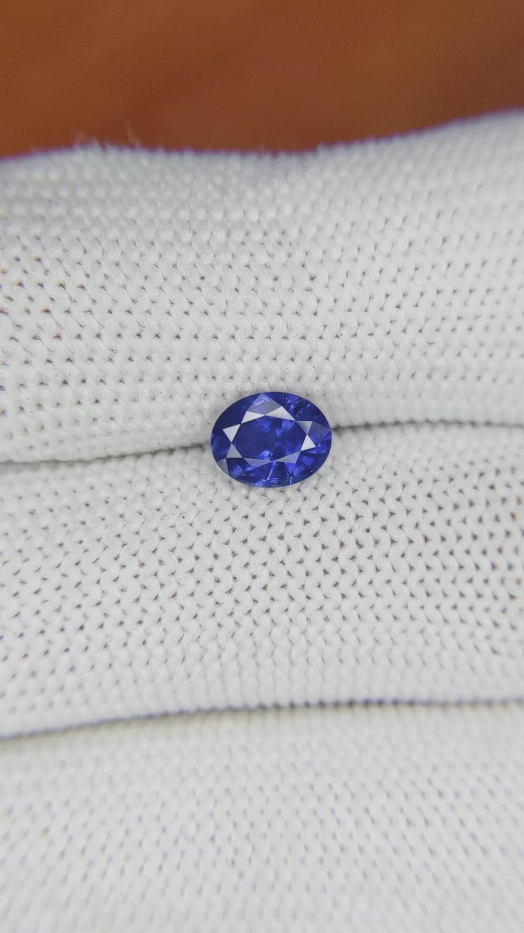 1.15 Ct. Blue Sapphire from Ceylon (Sri Lanka) Size Video