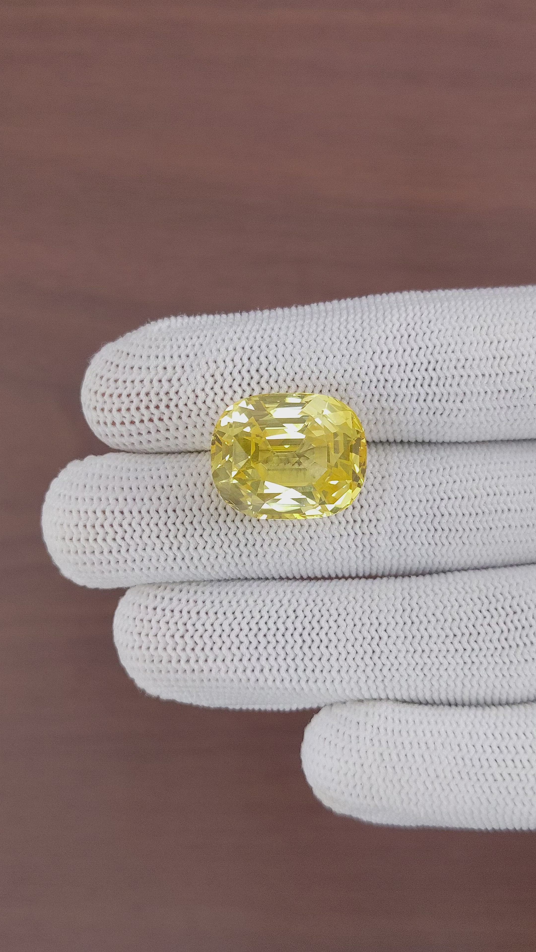 32.05 Ct. Yellow Sapphire from Ceylon (Sri Lanka) Size Video