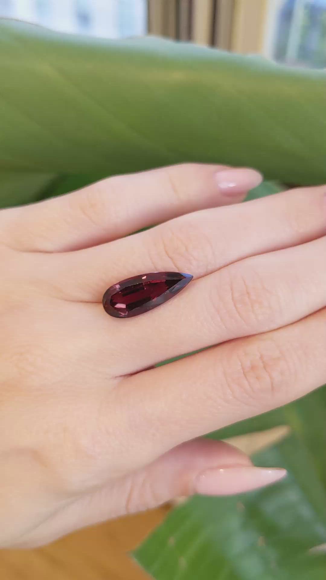 7.01 Ct. Brown Sapphire from Ceylon (Sri Lanka) Size Video