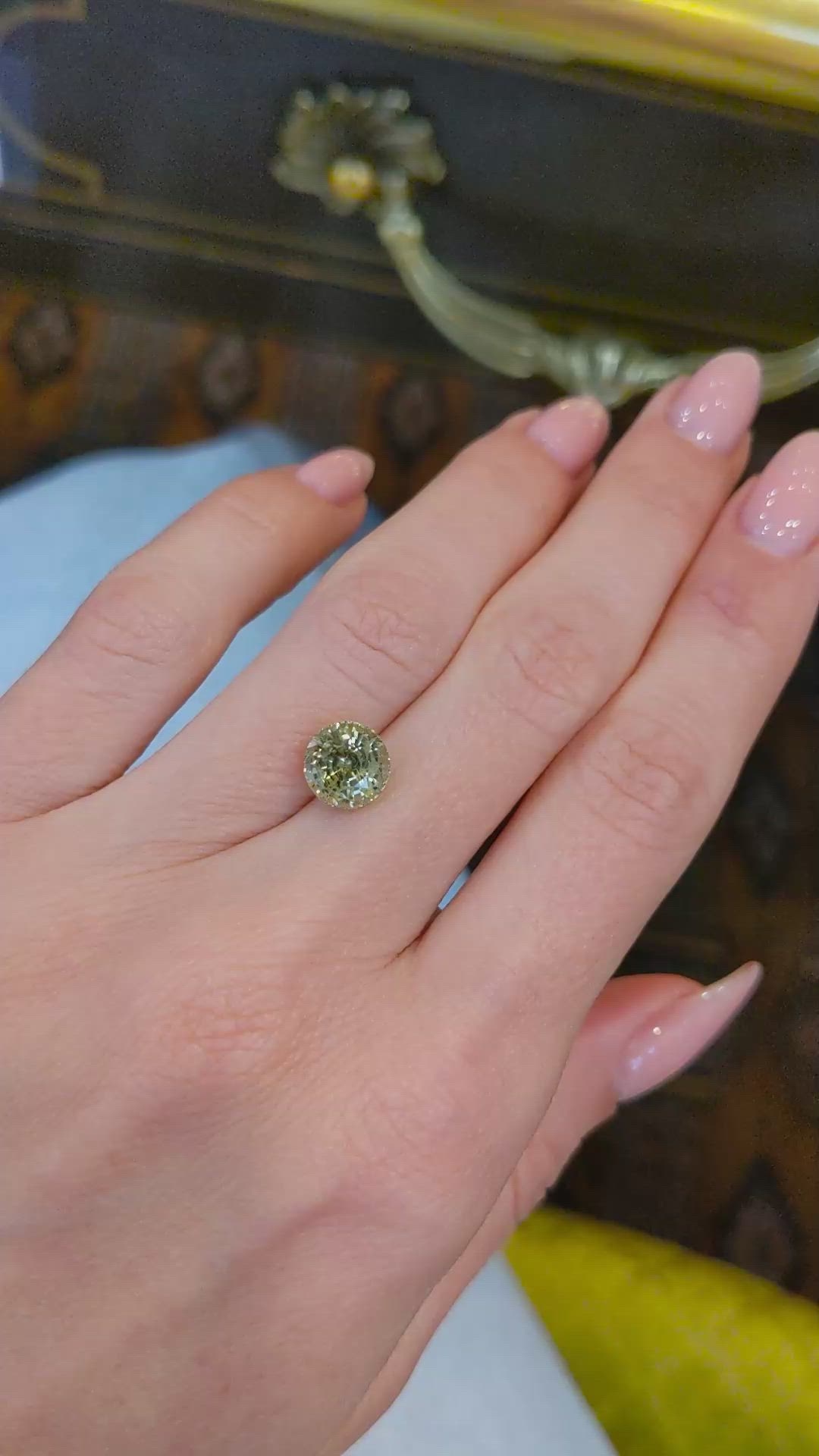 2.89 Ct. Greenish Yellow Sapphire from Ceylon (Sri Lanka) Size Video