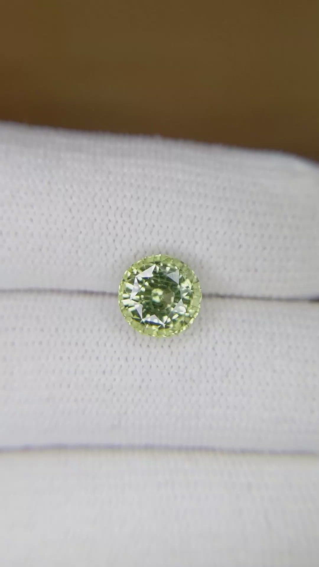 2.89 Ct. Greenish Yellow Sapphire from Ceylon (Sri Lanka) Size Video