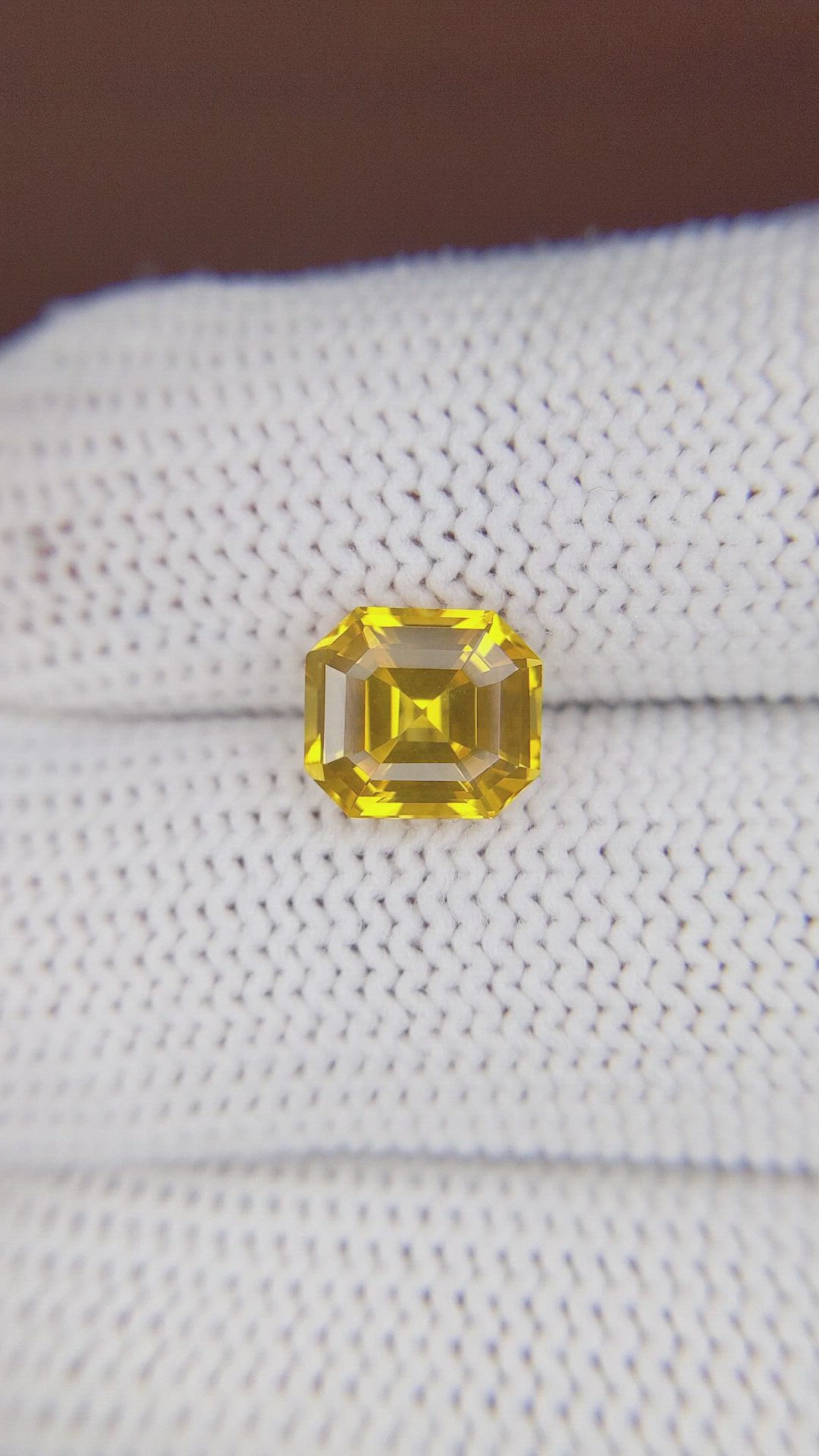 2.84 Ct. Yellow Sapphire from Ceylon (Sri Lanka) Size Video