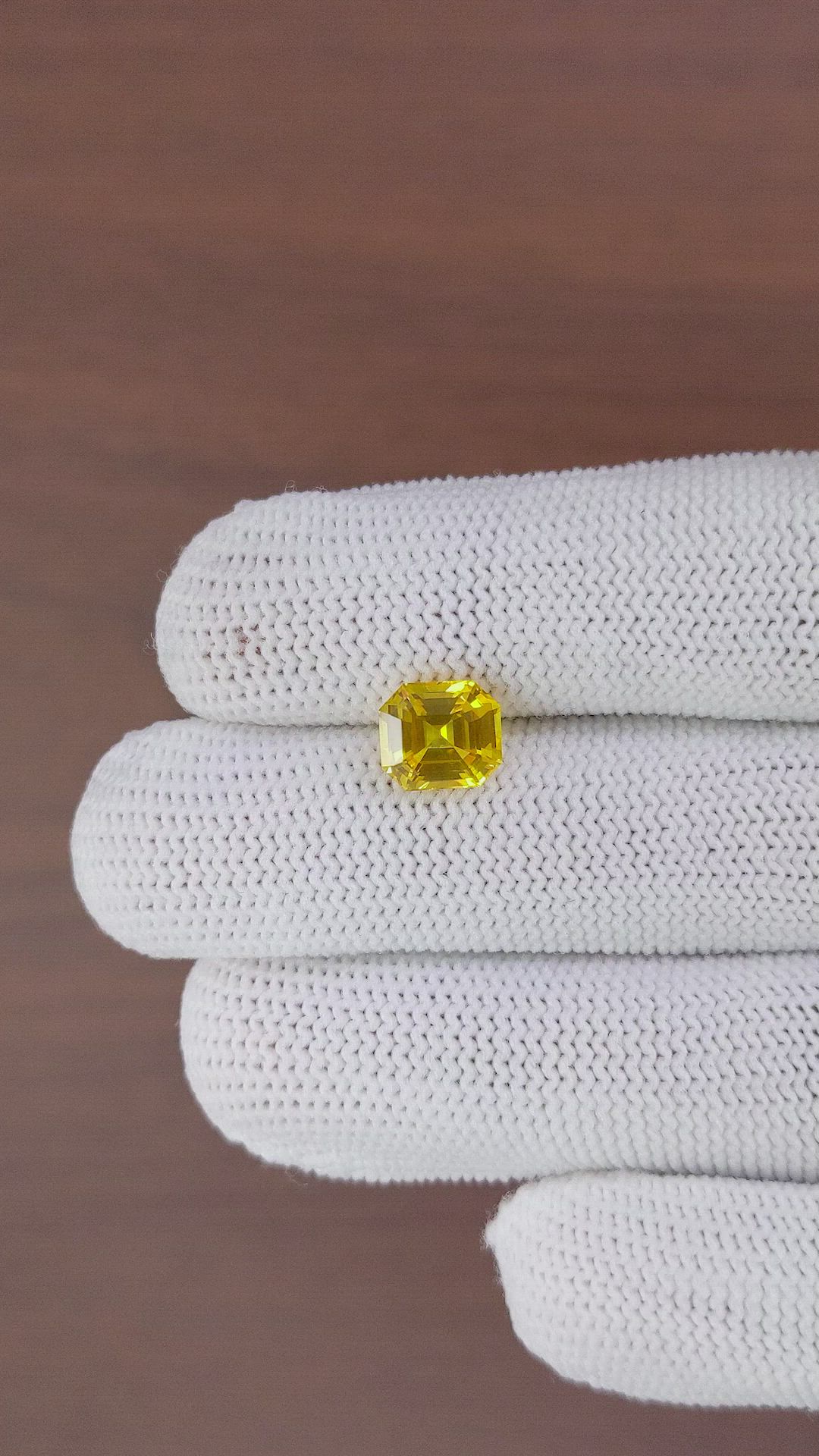 2.84 Ct. Yellow Sapphire from Ceylon (Sri Lanka) Size Video