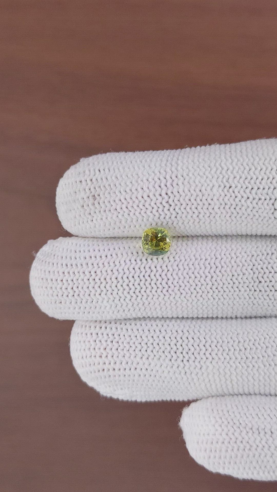 1.25 Ct. Bi Color Sapphire from Ceylon (Sri Lanka) Size Video