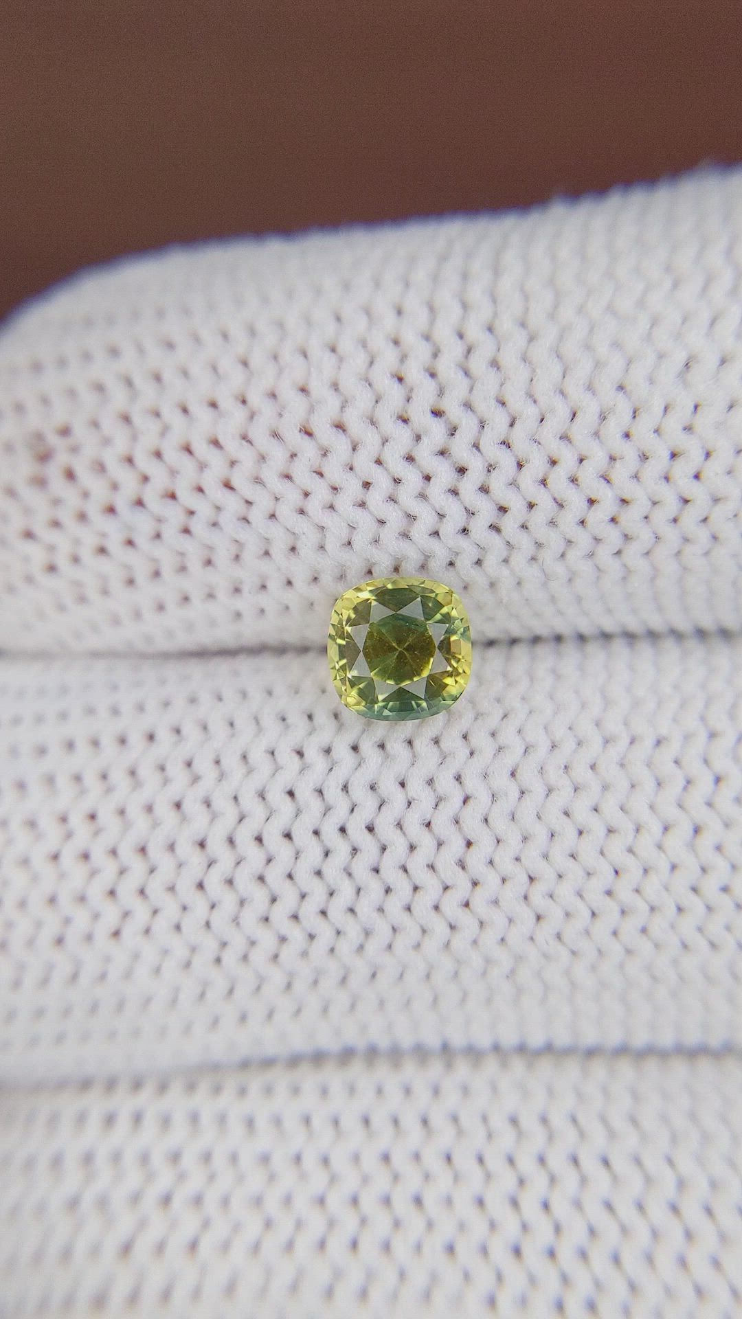 1.25 Ct. Bi Color Sapphire from Ceylon (Sri Lanka) Size Video