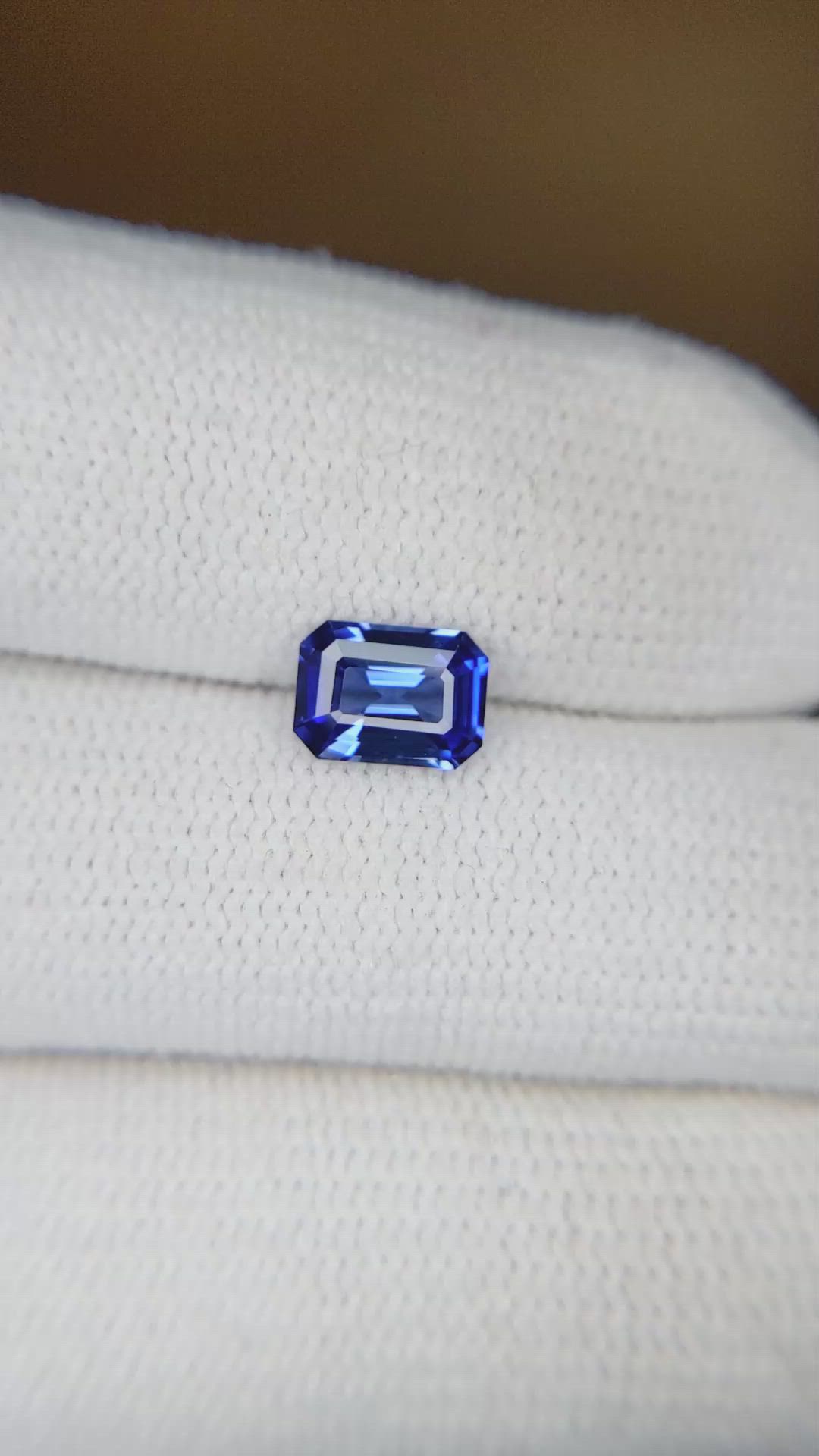 1.05 Ct. Blue Sapphire from Ceylon (Sri Lanka) Size Video