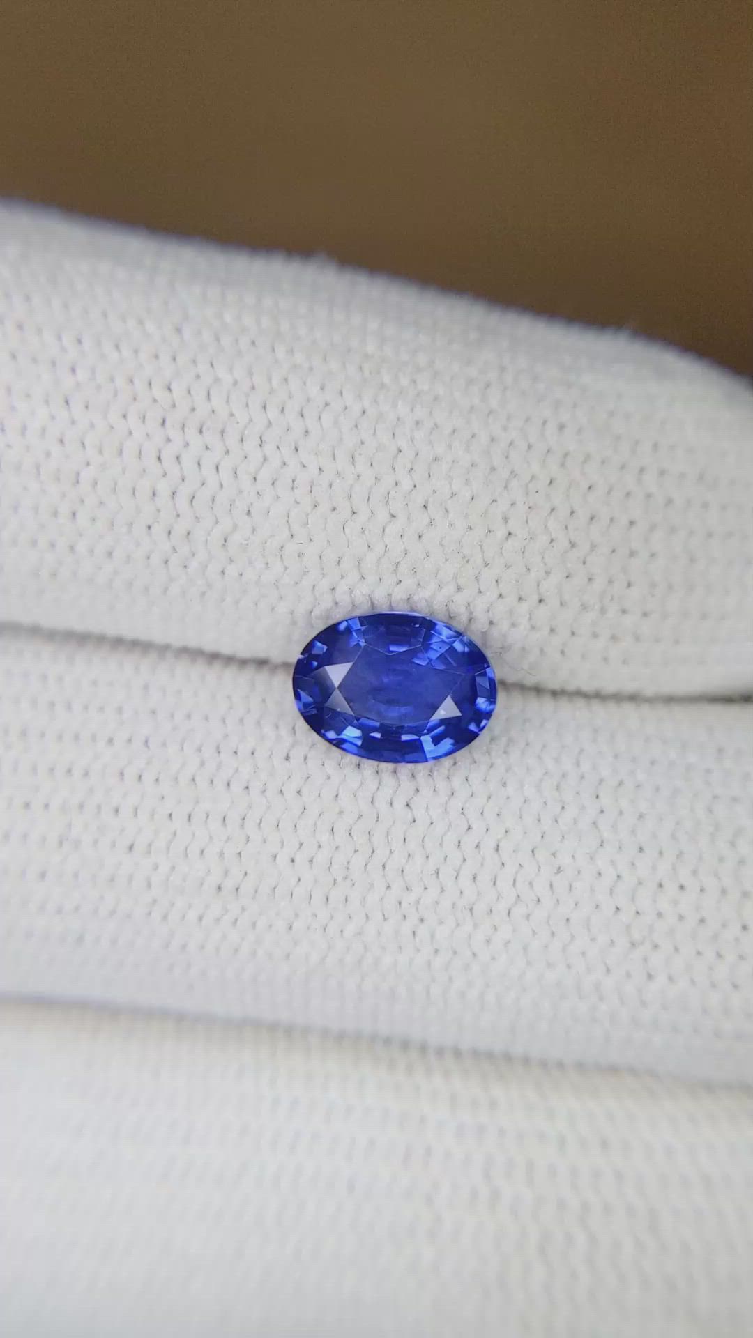 1.57 Ct. Blue Sapphire from Ceylon (Sri Lanka) Size Video