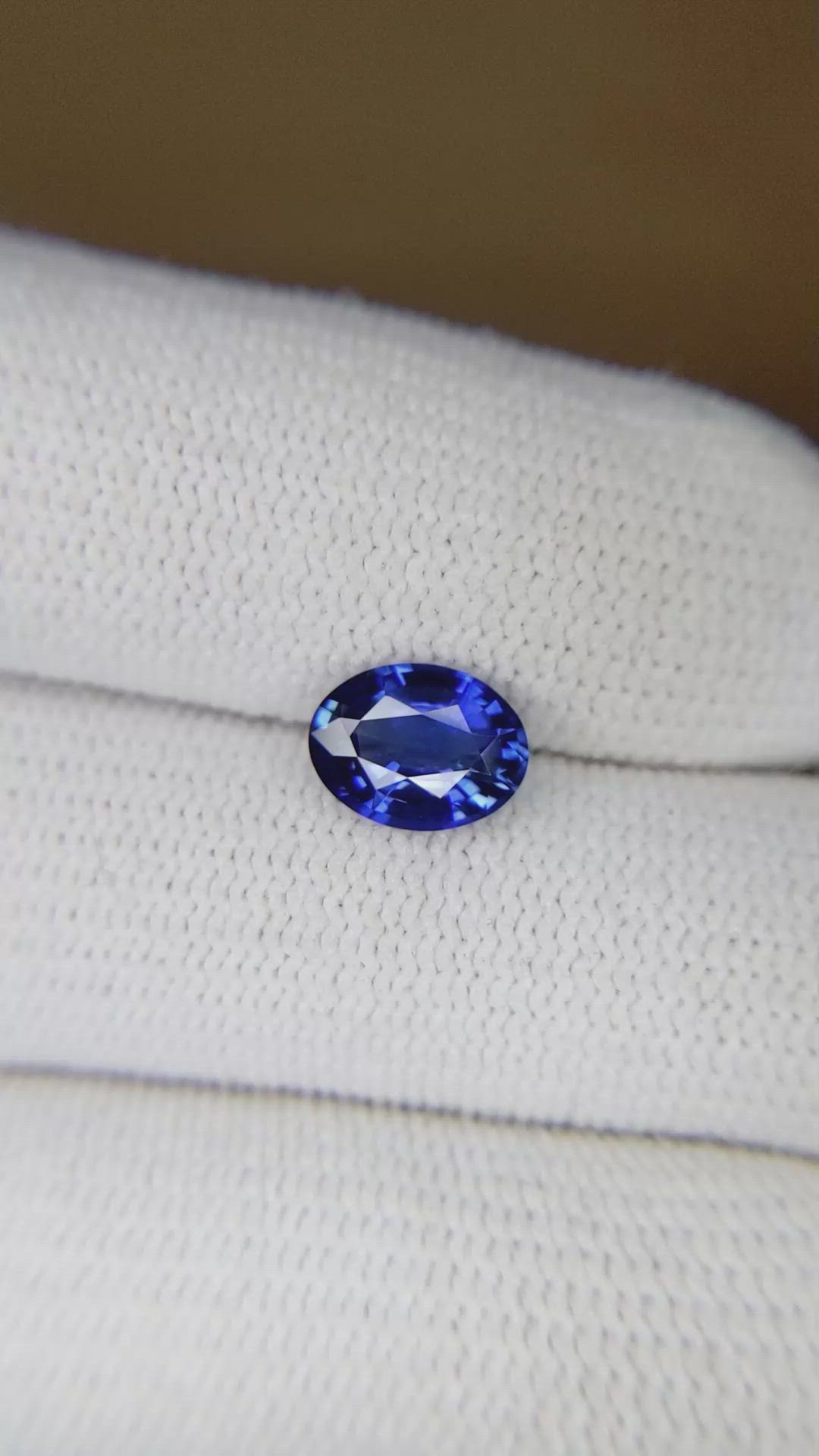 1.35 Ct. Blue Sapphire from Ceylon (Sri Lanka) Size Video