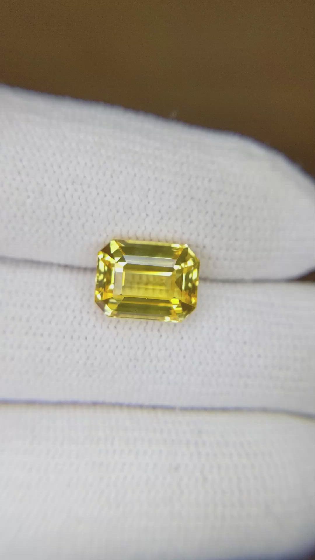 4.53 Ct. Yellow Sapphire from Ceylon (Sri Lanka) Size Video