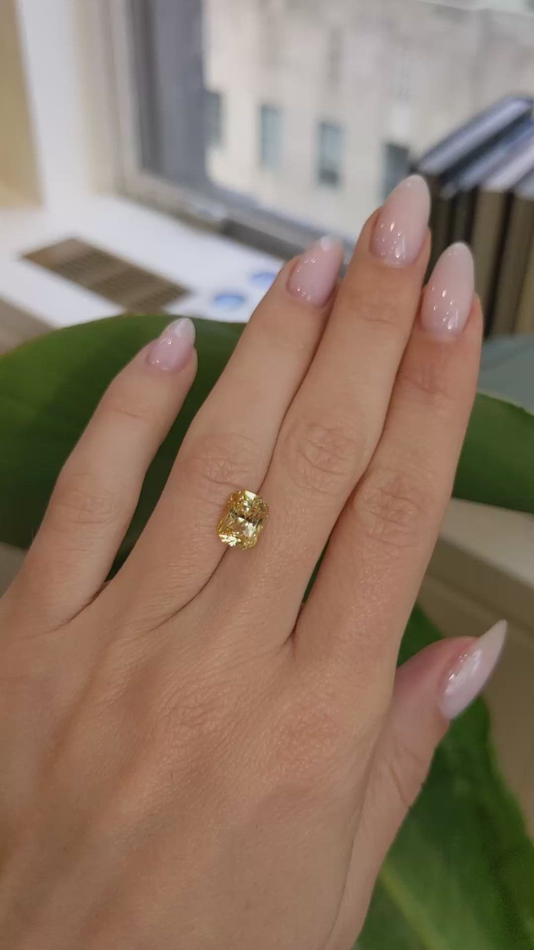 3.15 Ct. Yellow Sapphire from Ceylon (Sri Lanka) Size Video