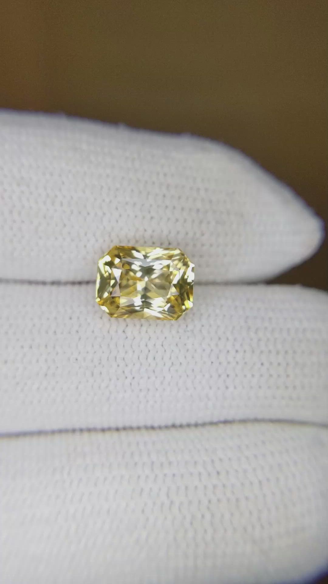 3.15 Ct. Yellow Sapphire from Ceylon (Sri Lanka) Size Video