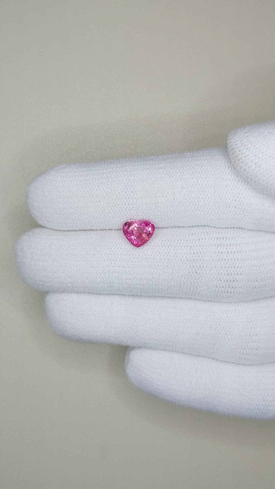1.25 Ct. Padparadscha Sapphire from Ceylon (Sri Lanka) Size Video