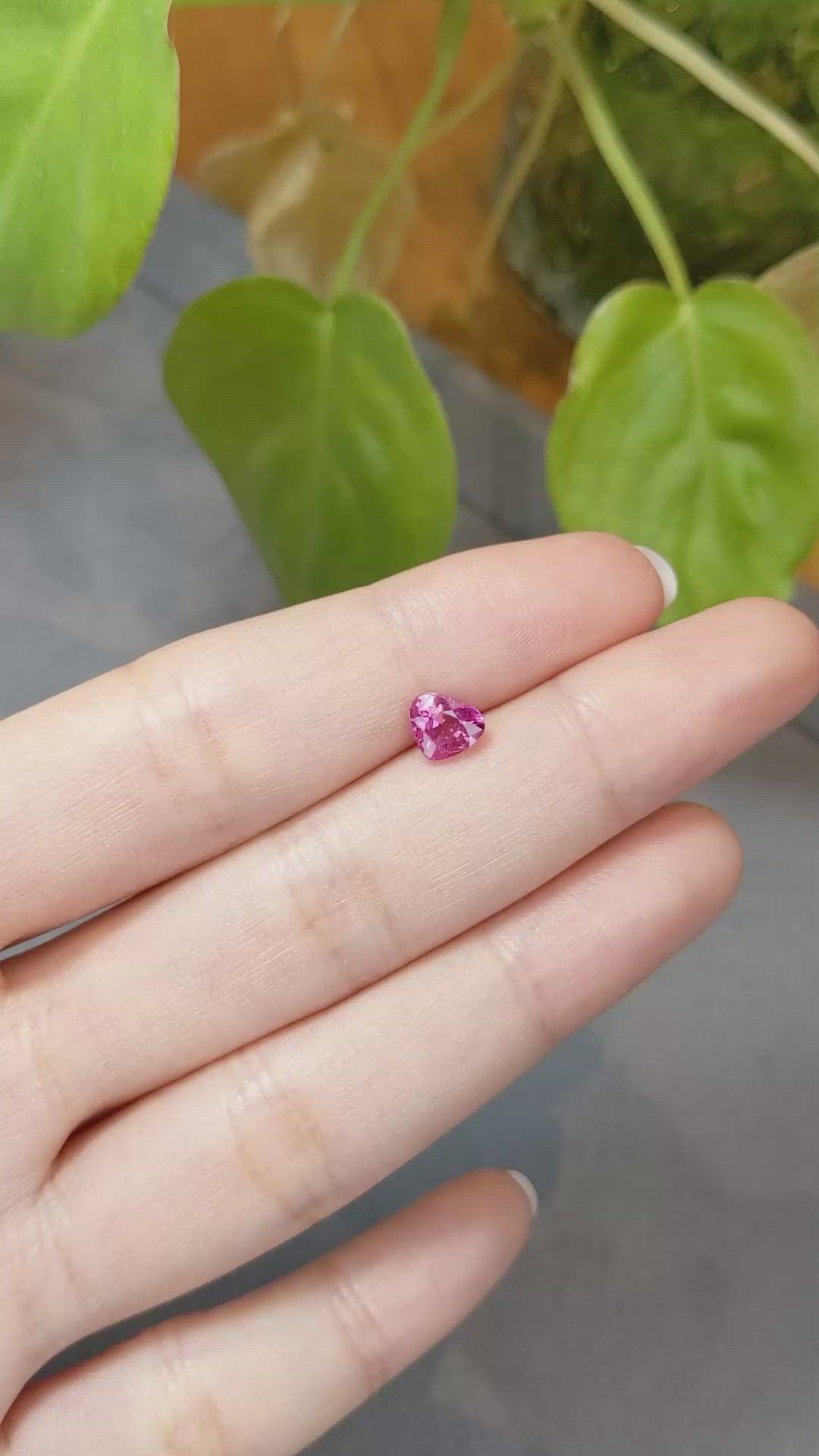 1.25 Ct. Padparadscha Sapphire from Ceylon (Sri Lanka) Size Video