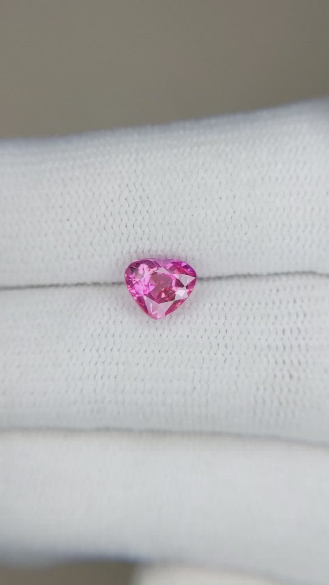1.25 Ct. Padparadscha Sapphire from Ceylon (Sri Lanka) Size Video
