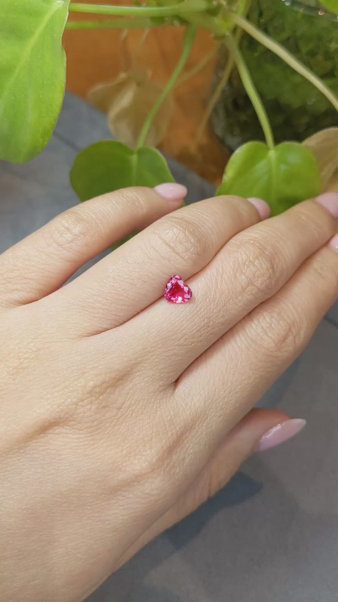 1.07 Ct. Padparadscha Sapphire from Ceylon (Sri Lanka) Size Video