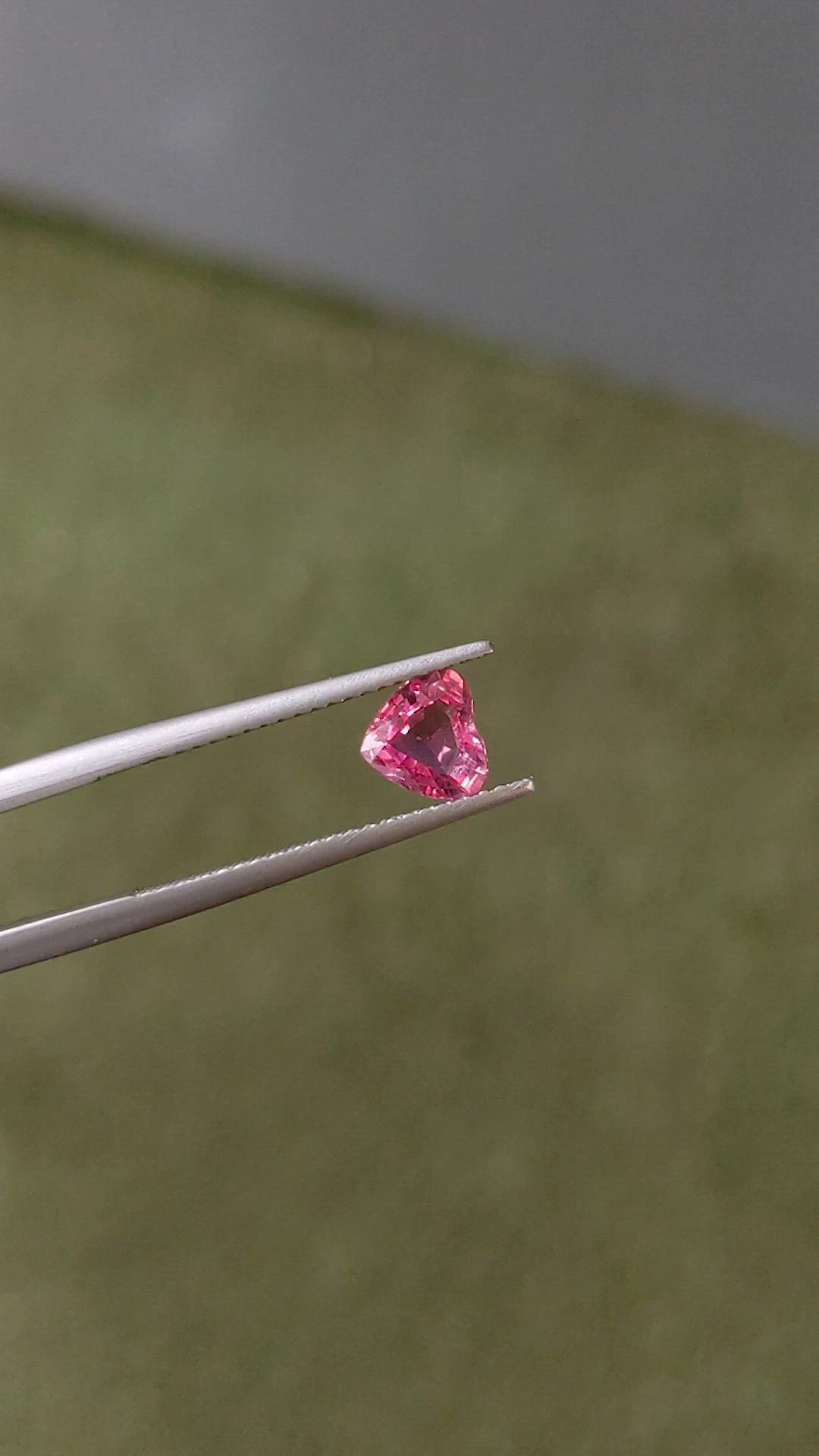 1.07 Ct. Padparadscha Sapphire from Ceylon (Sri Lanka) Size Video