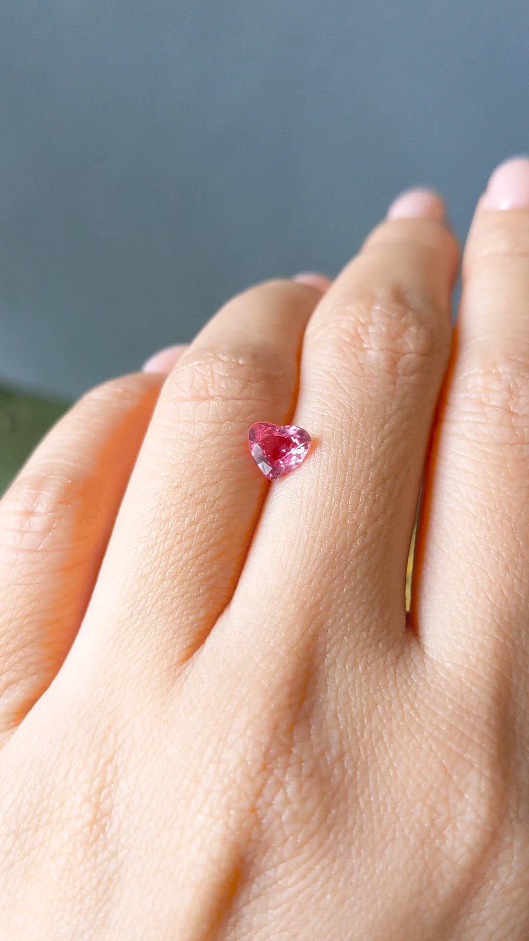 1.07 Ct. Padparadscha Sapphire from Ceylon (Sri Lanka) Size Video