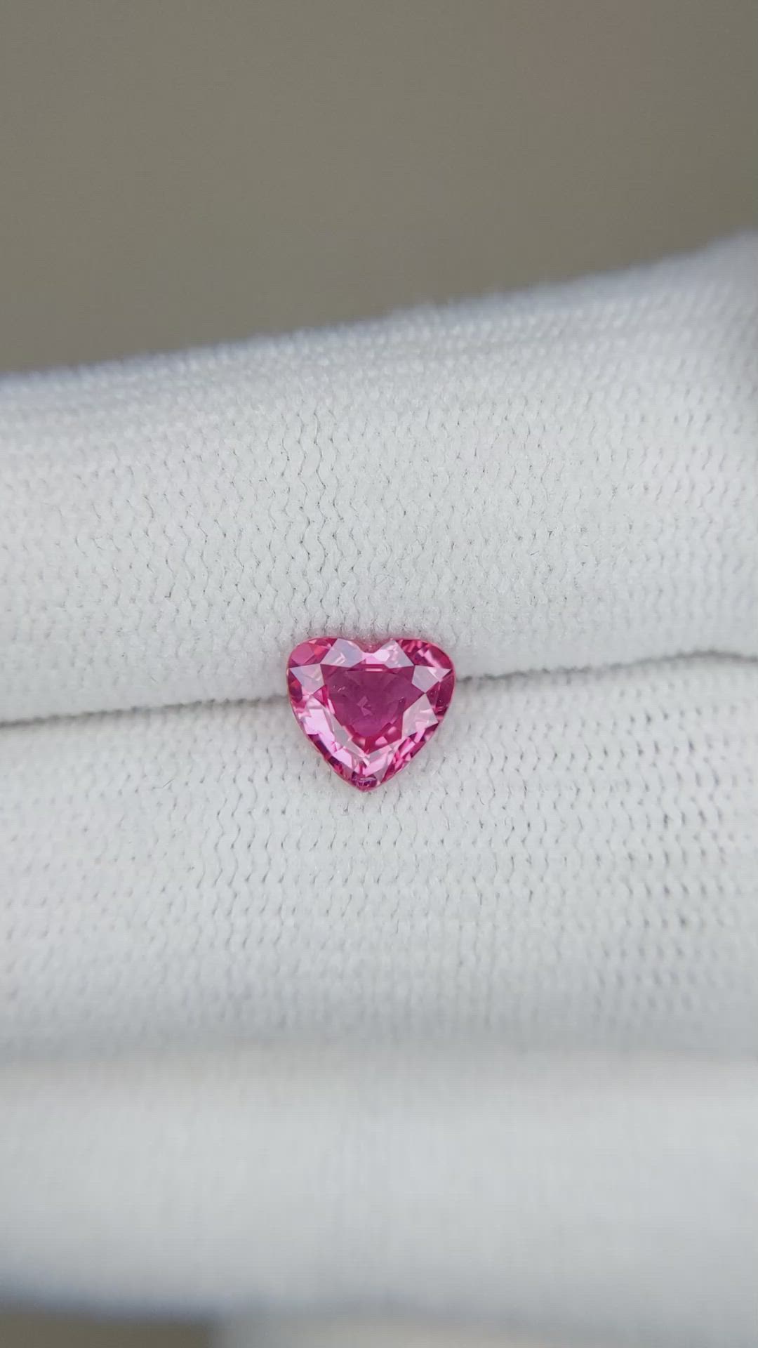 1.07 Ct. Padparadscha Sapphire from Ceylon (Sri Lanka) Size Video