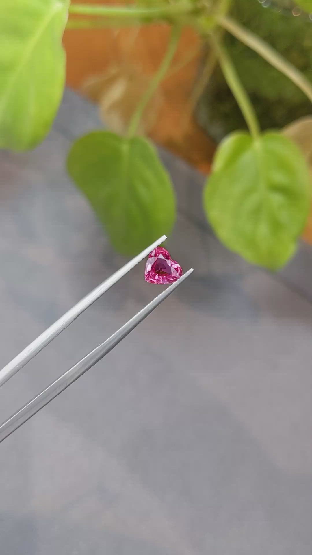 1.07 Ct. Padparadscha Sapphire from Ceylon (Sri Lanka) Size Video