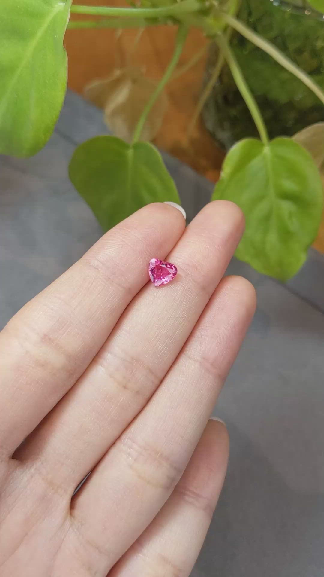1.07 Ct. Padparadscha Sapphire from Ceylon (Sri Lanka) Size Video