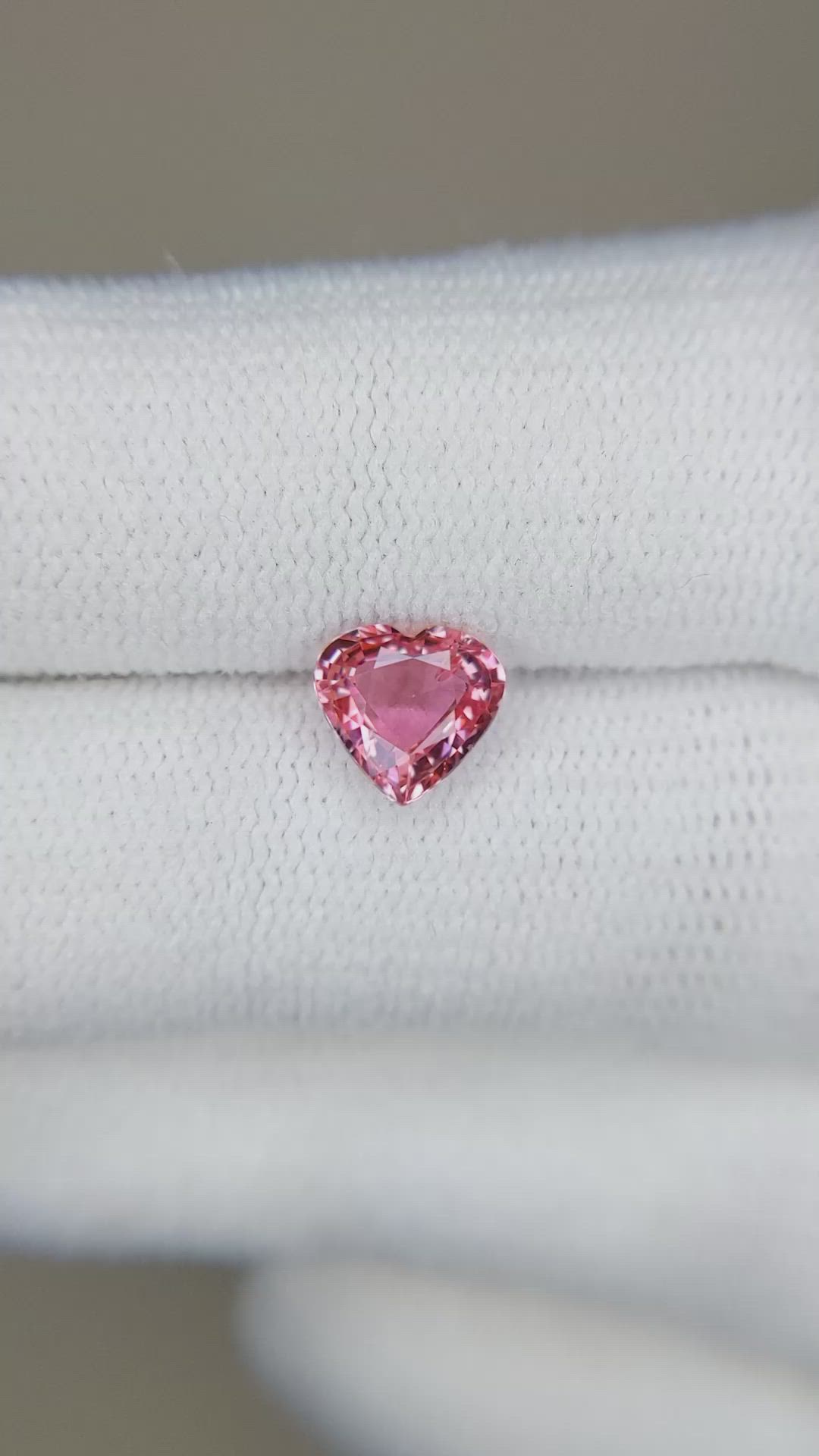 1.16 Ct. Padparadscha Sapphire from Ceylon (Sri Lanka) Size Video