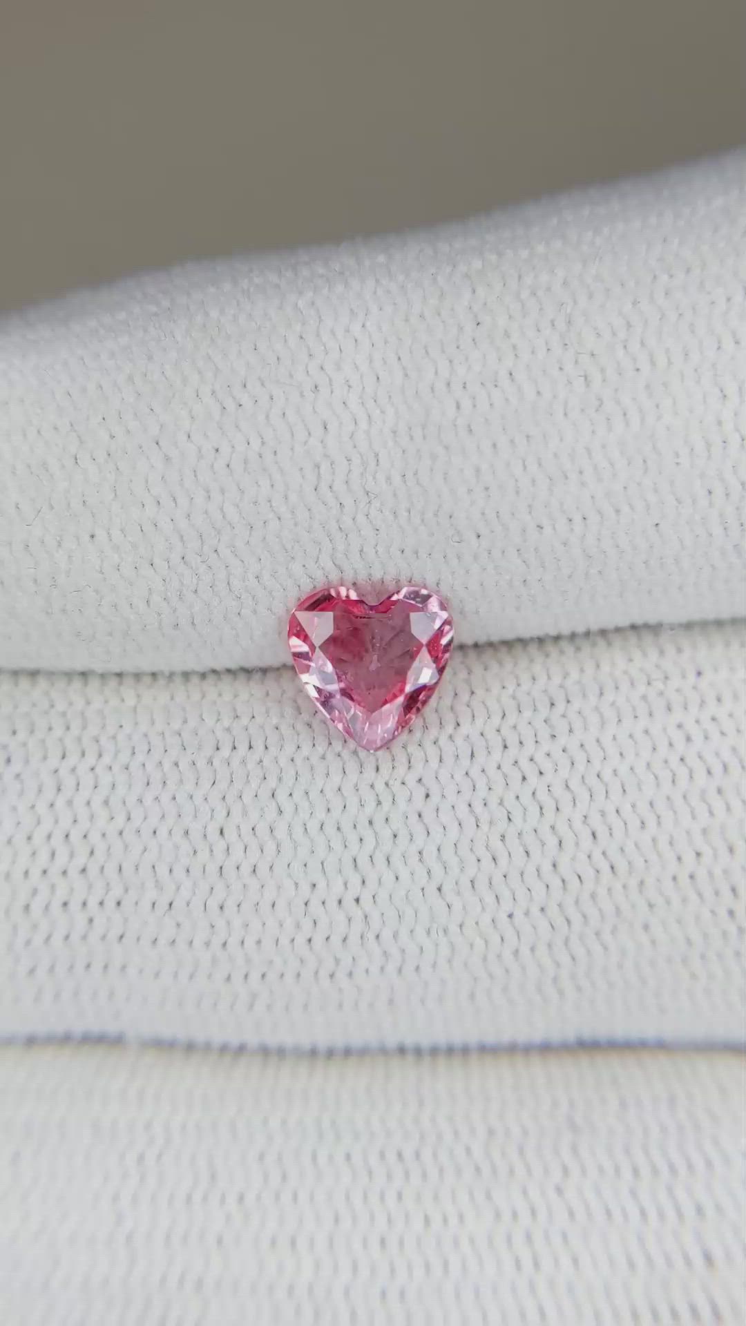 1.05 Ct. Padparadscha Sapphire from Ceylon (Sri Lanka) Size Video