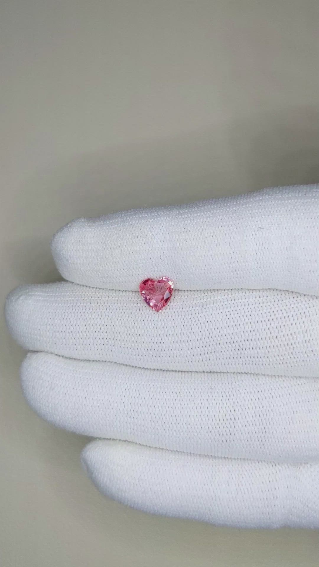 1.05 Ct. Padparadscha Sapphire from Ceylon (Sri Lanka) Size Video