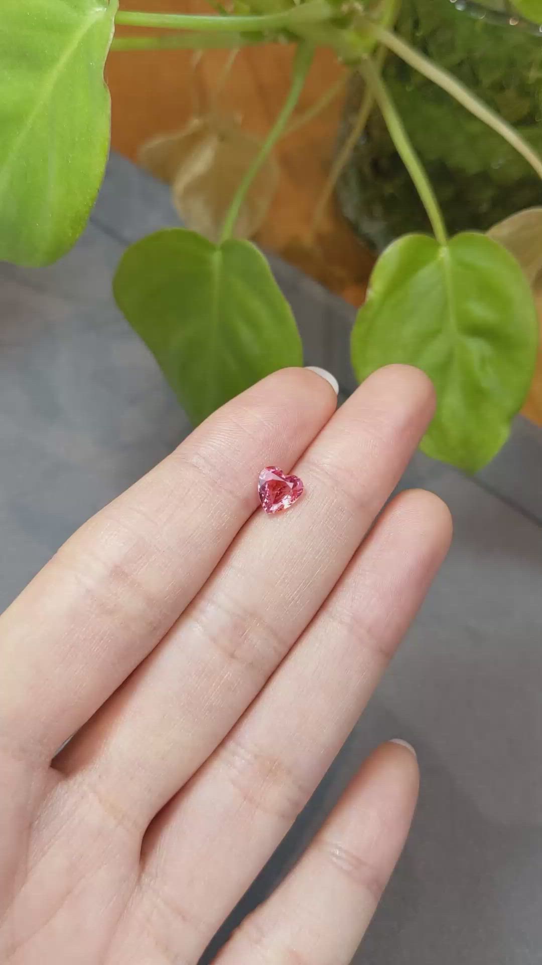 1.05 Ct. Padparadscha Sapphire from Ceylon (Sri Lanka) Size Video