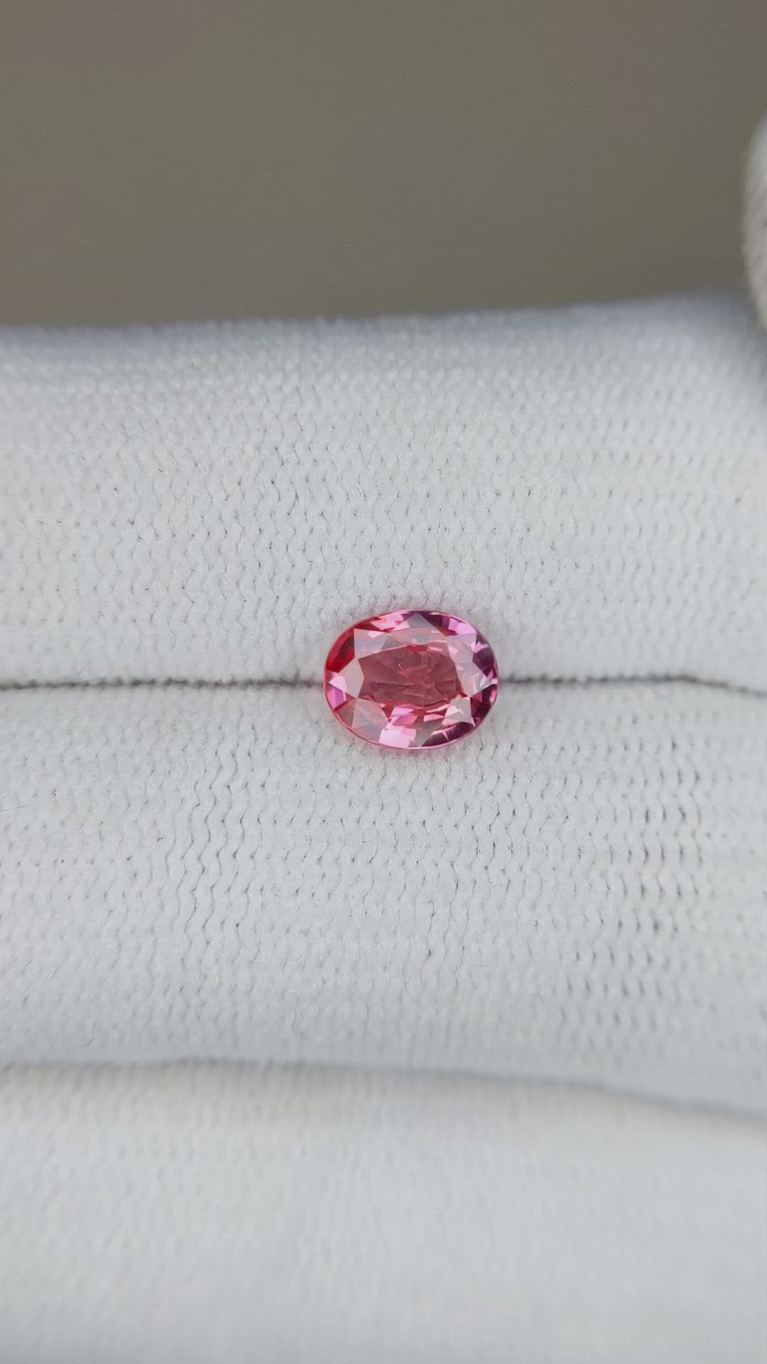 1.02 Ct. Padparadscha Sapphire from Ceylon (Sri Lanka) Size Video